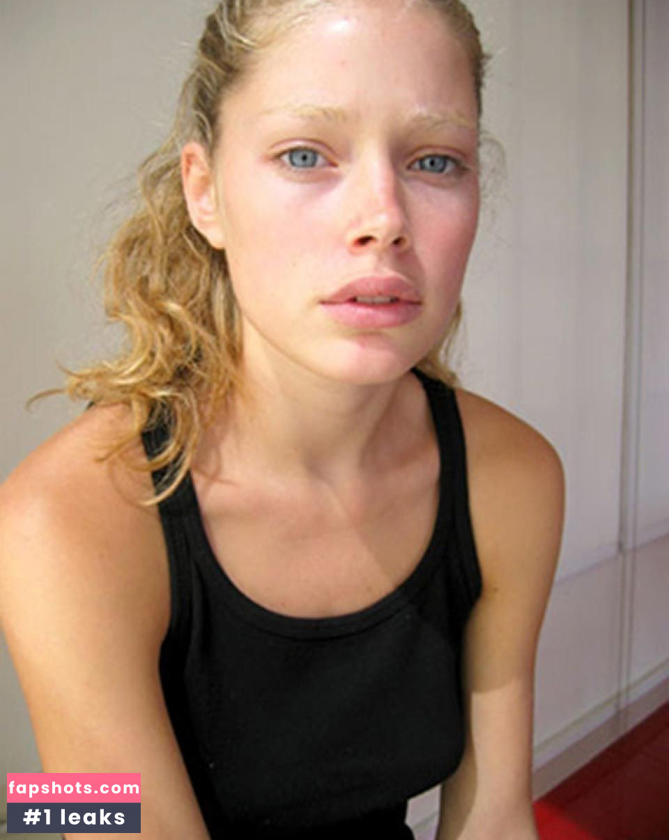 Doutzen Kroes gallery photo #181
