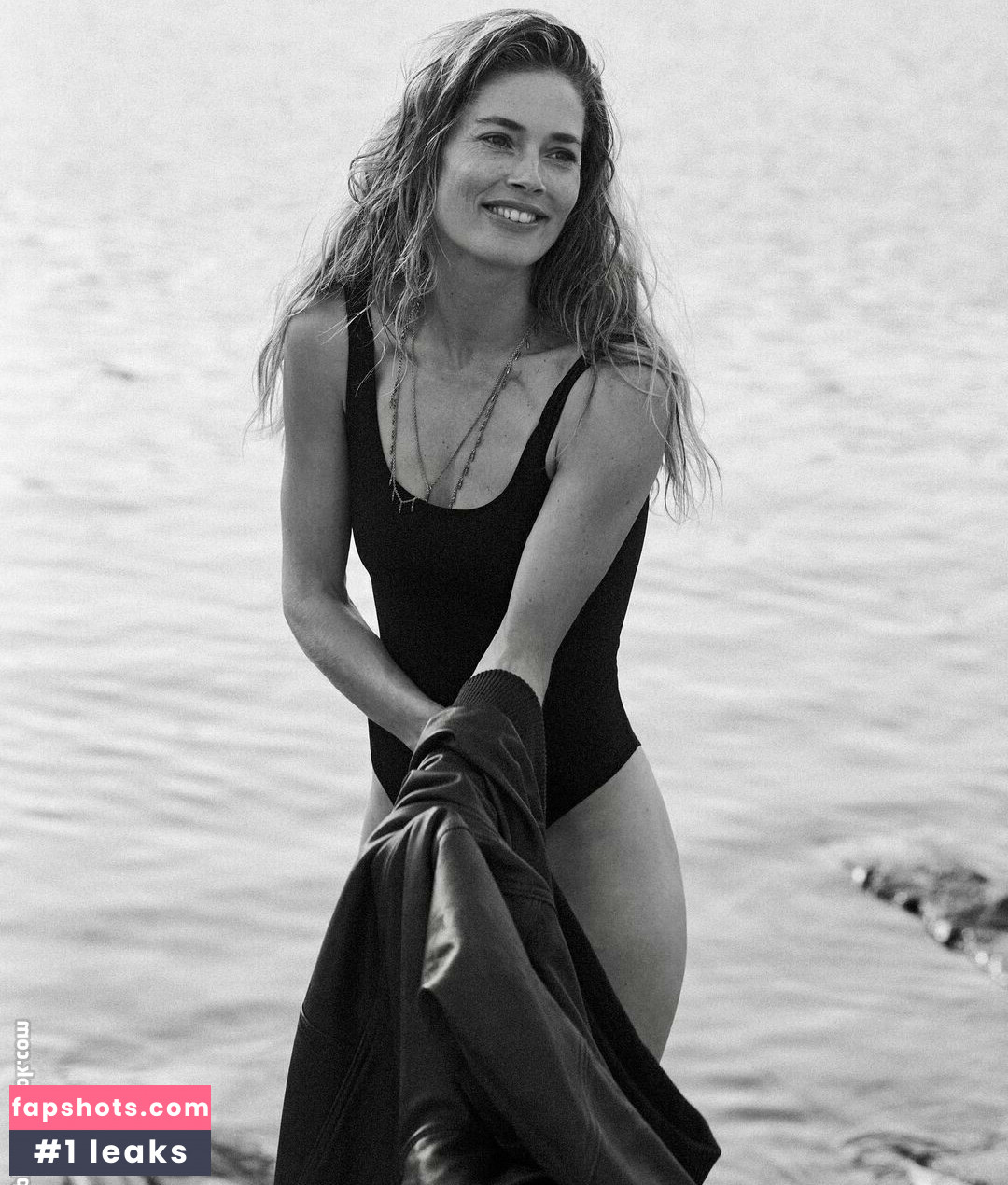 Doutzen Kroes gallery photo #30