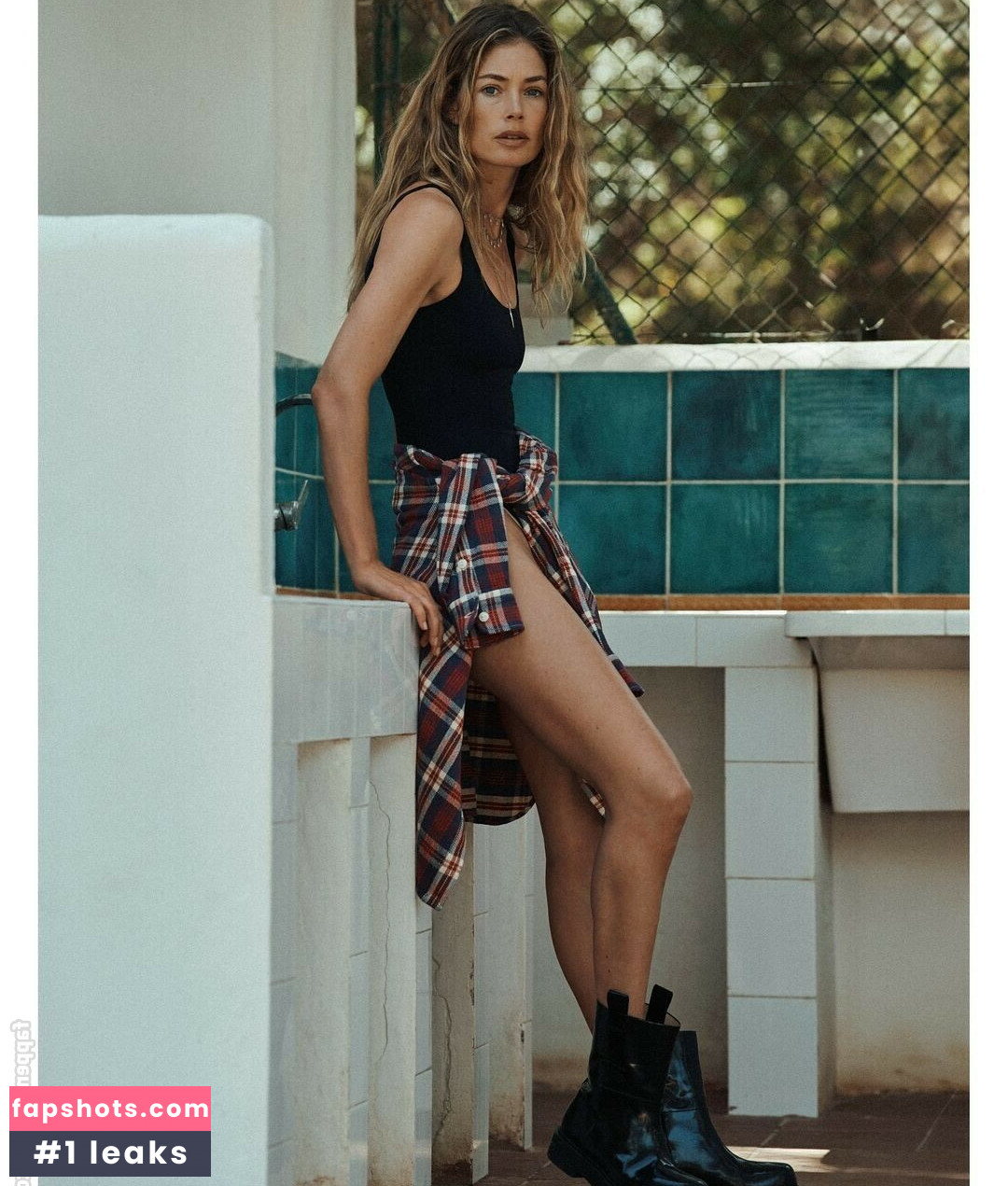 Doutzen Kroes gallery photo #33