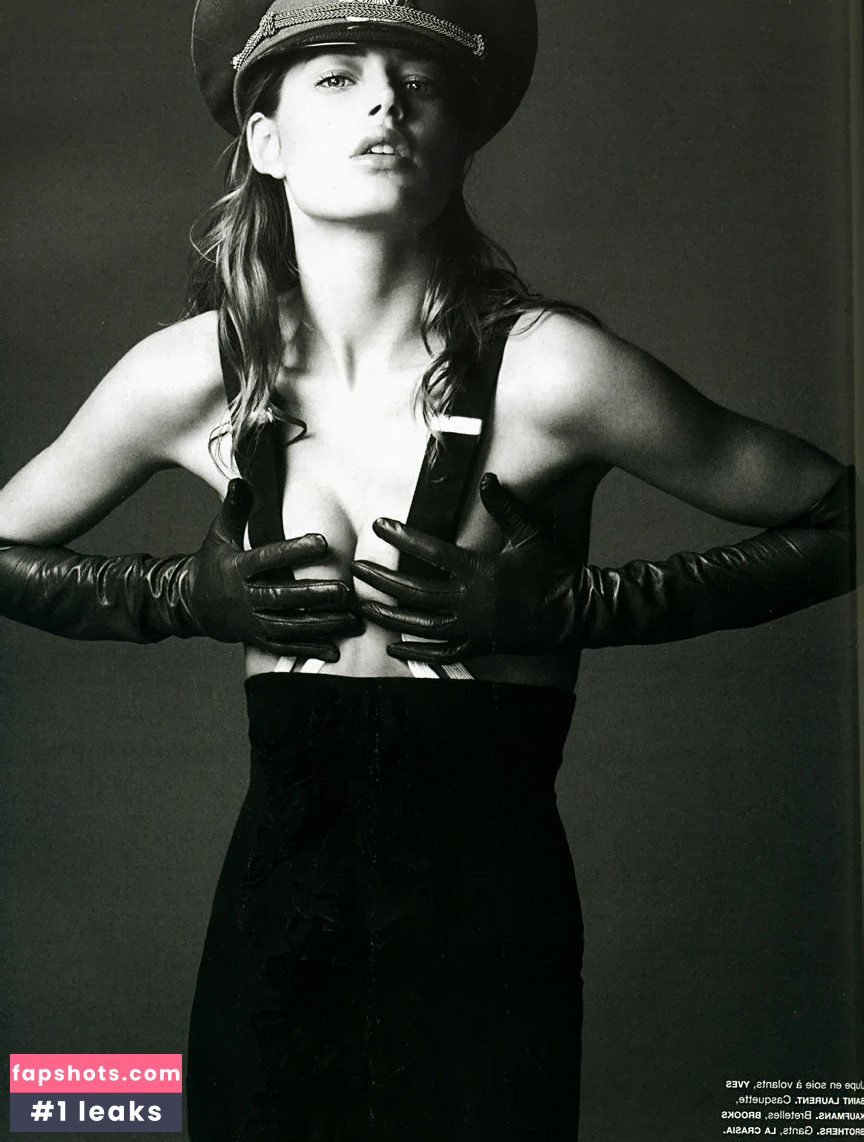 Doutzen Kroes gallery photo #375