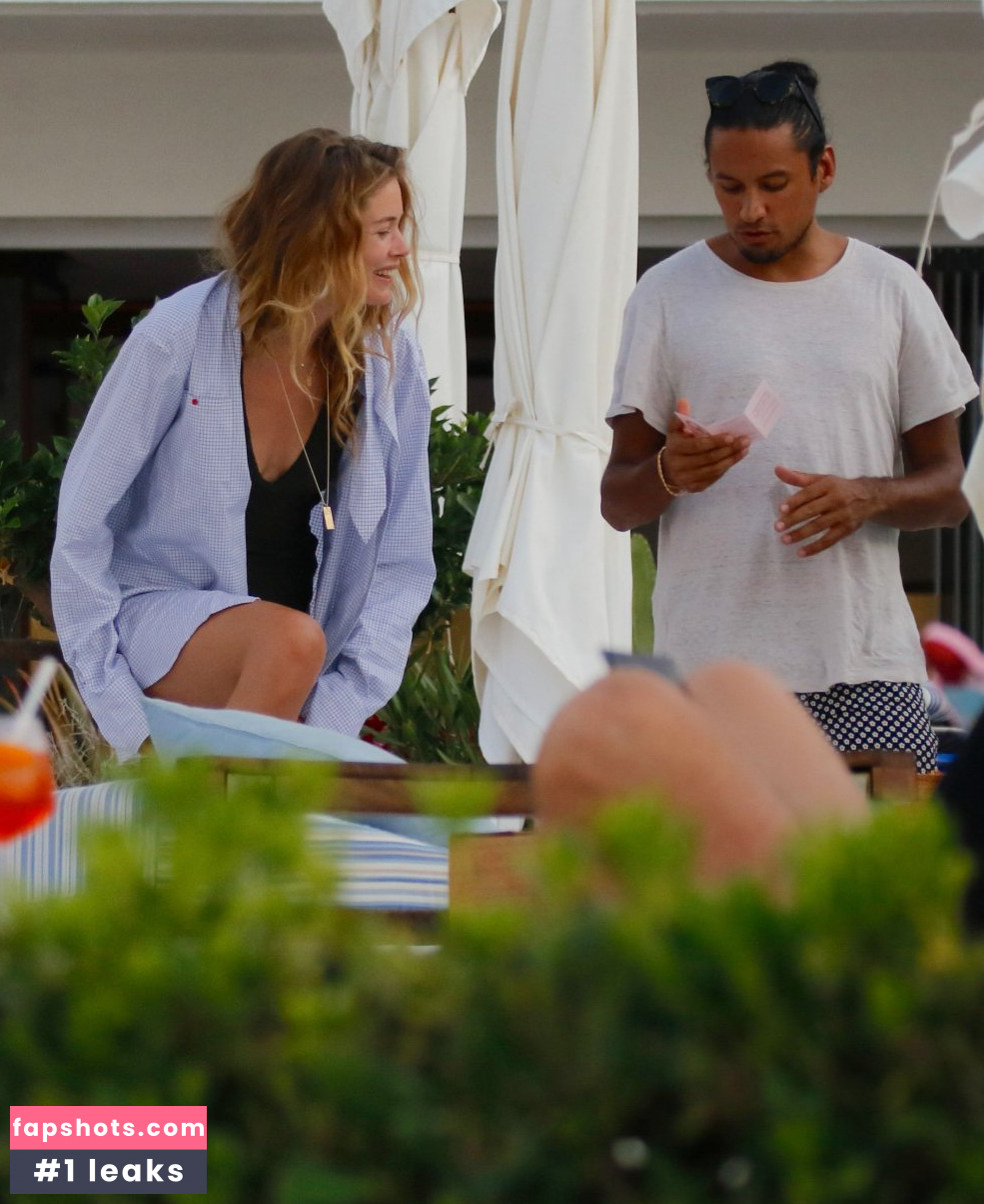 Doutzen Kroes gallery photo #400