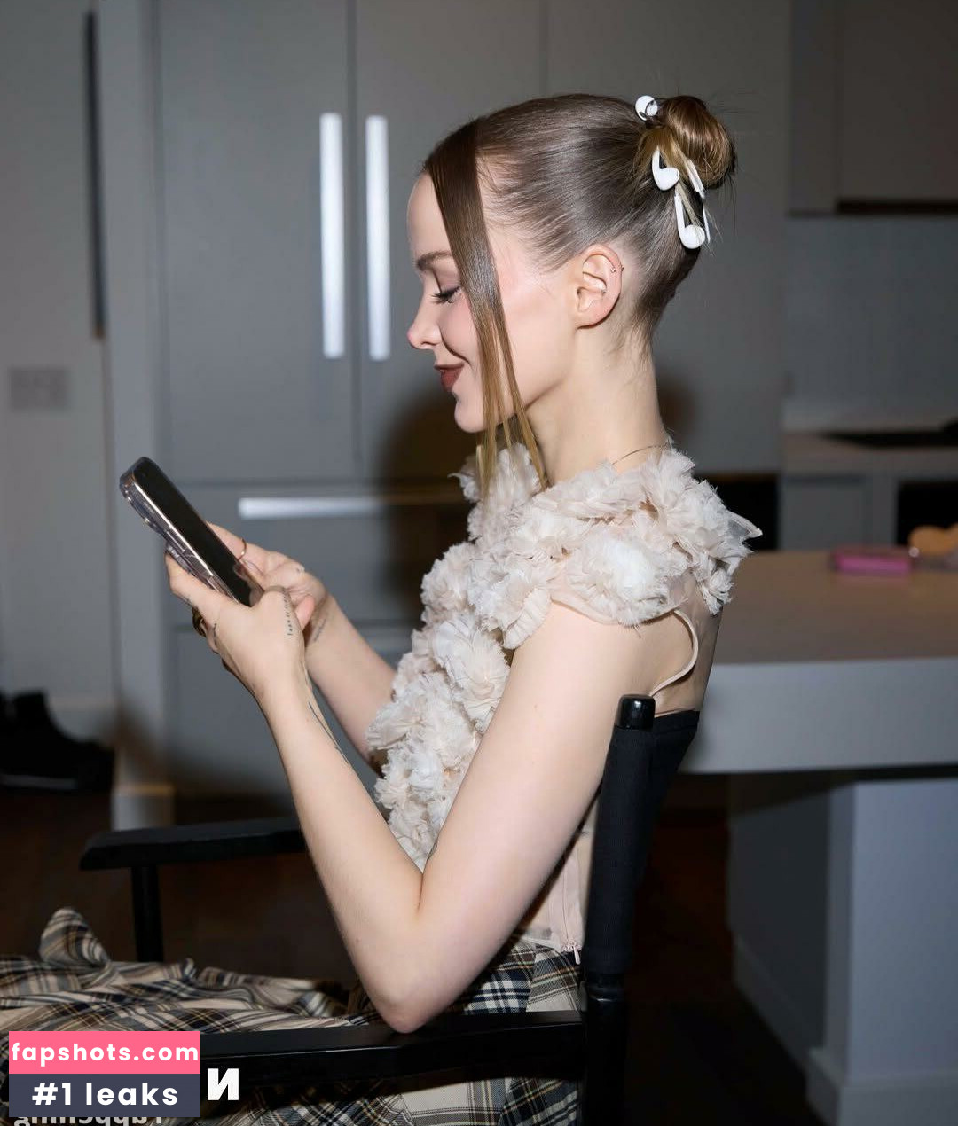 Dove Cameron gallery photo #102