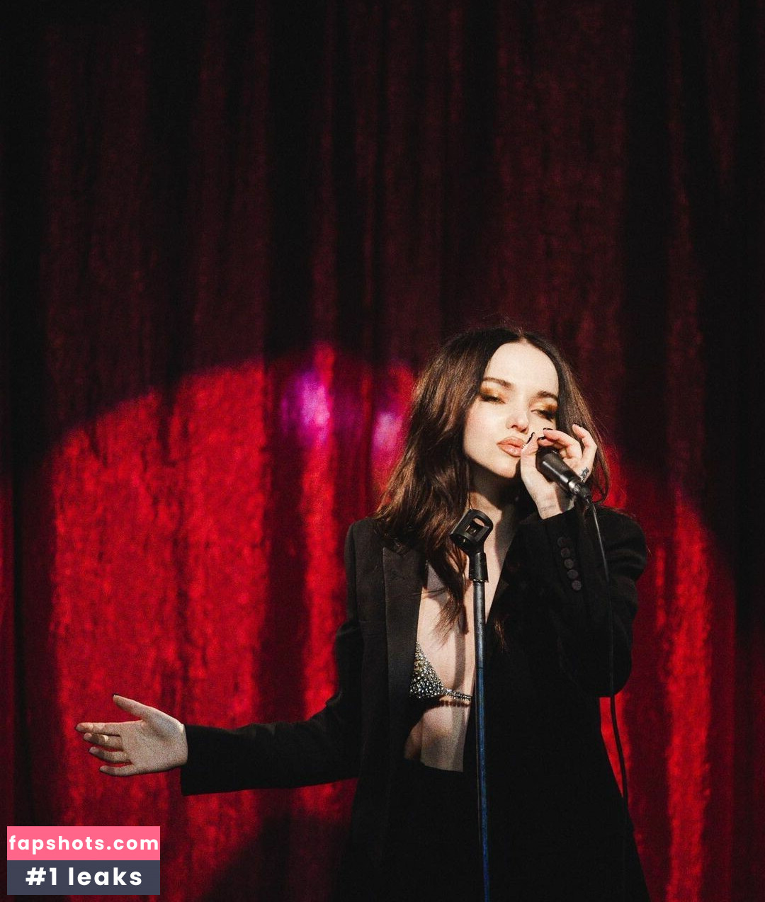 Dove Cameron gallery photo #395