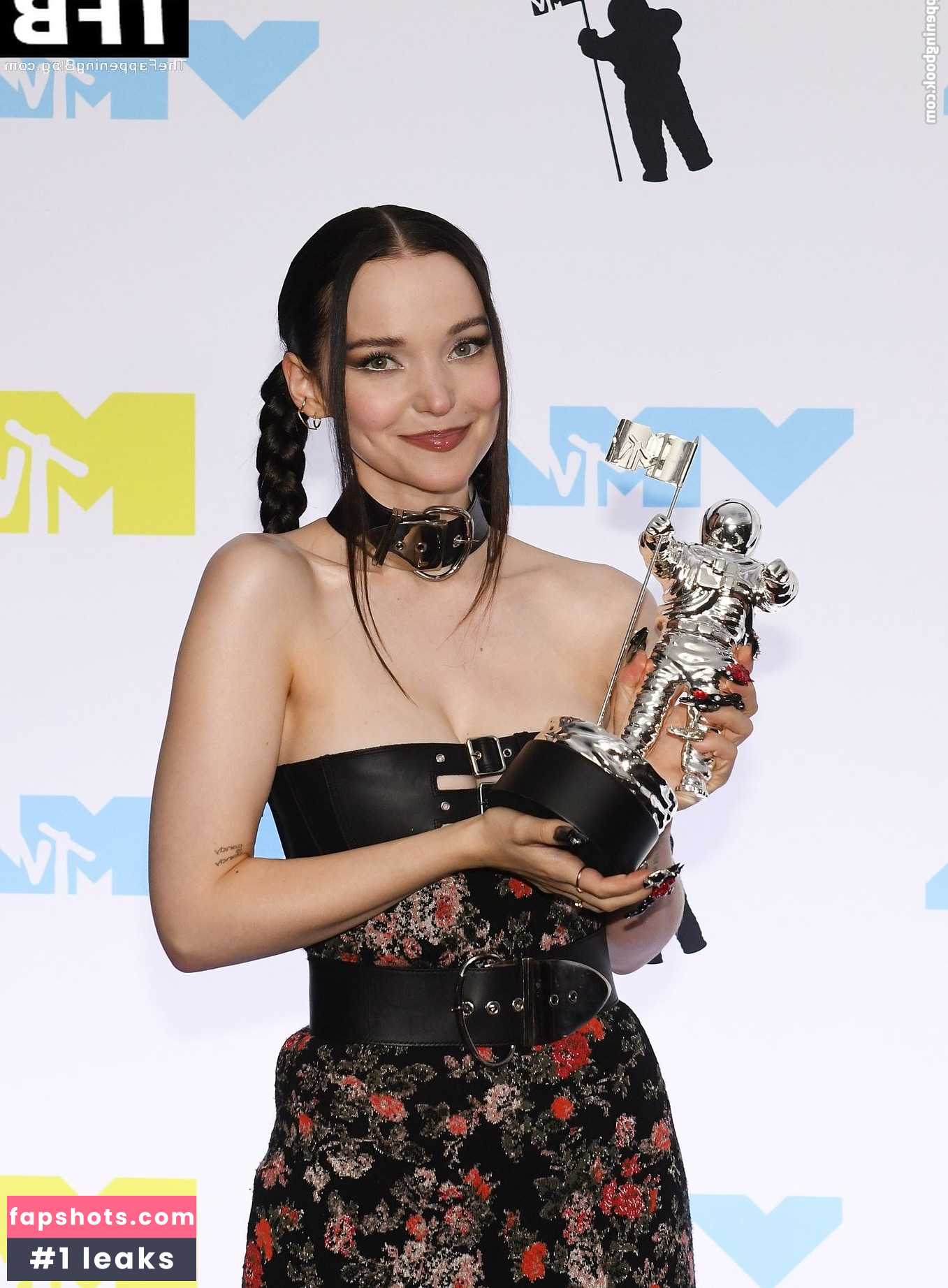 Dove Cameron gallery photo #522