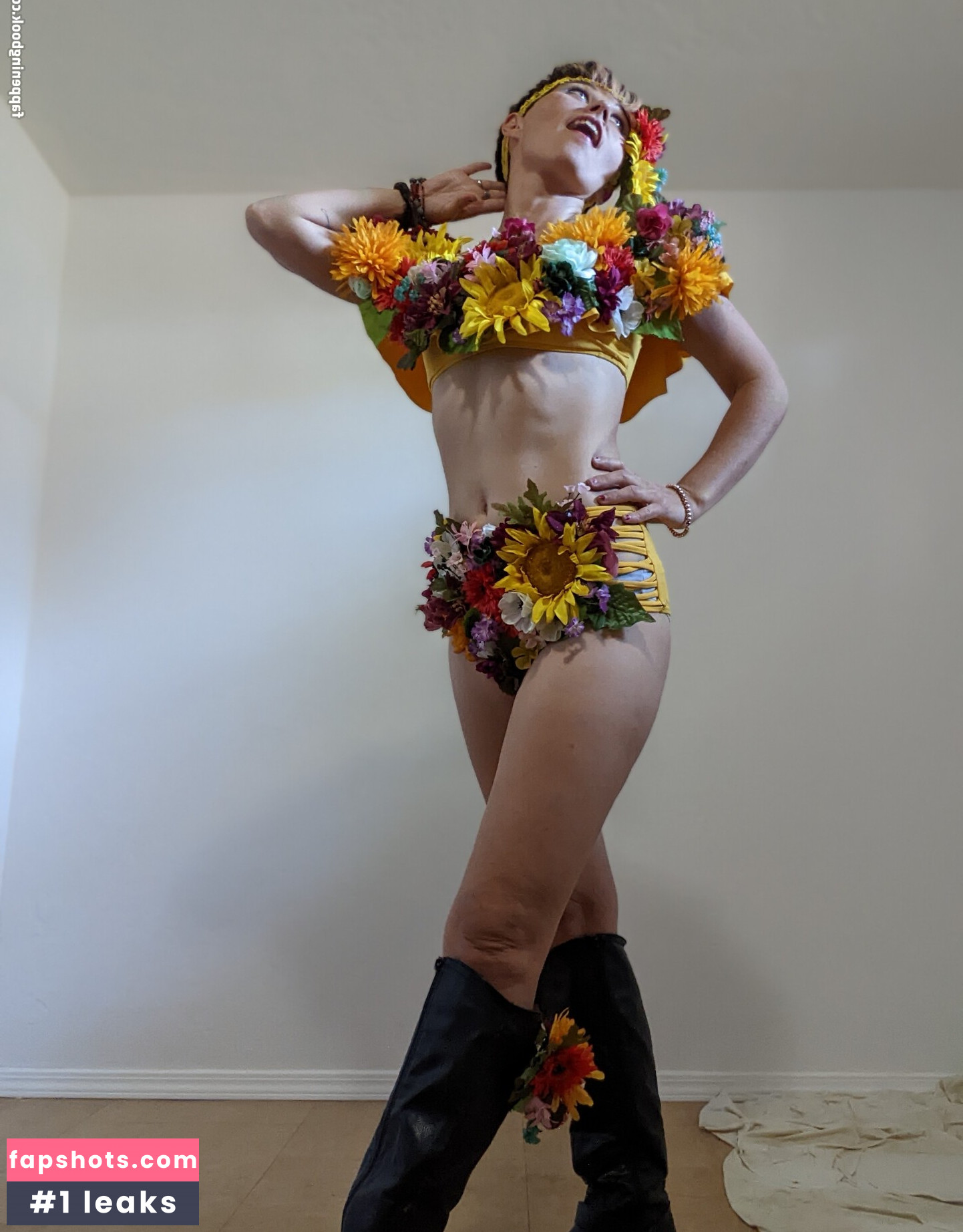 Dr Lindsey Doe nude babe gallery