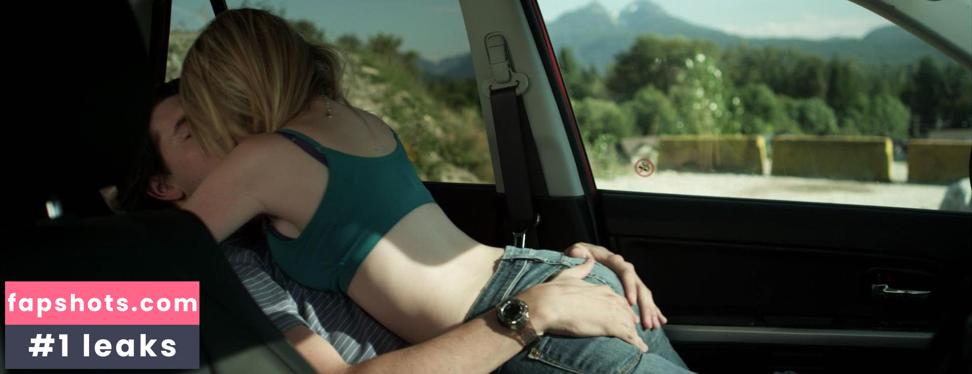 Dreama Walker gallery photo #18