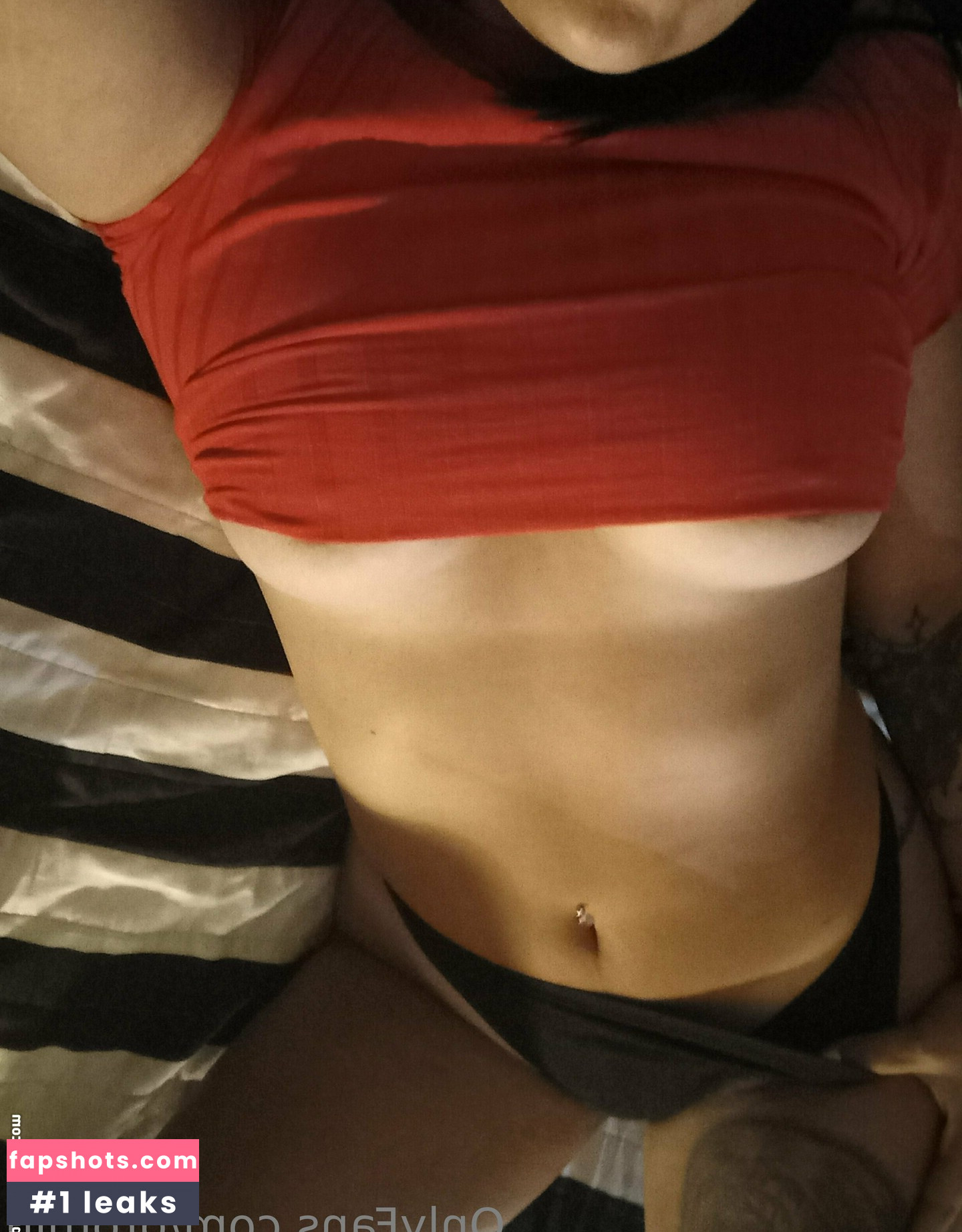 dromin nude babe gallery