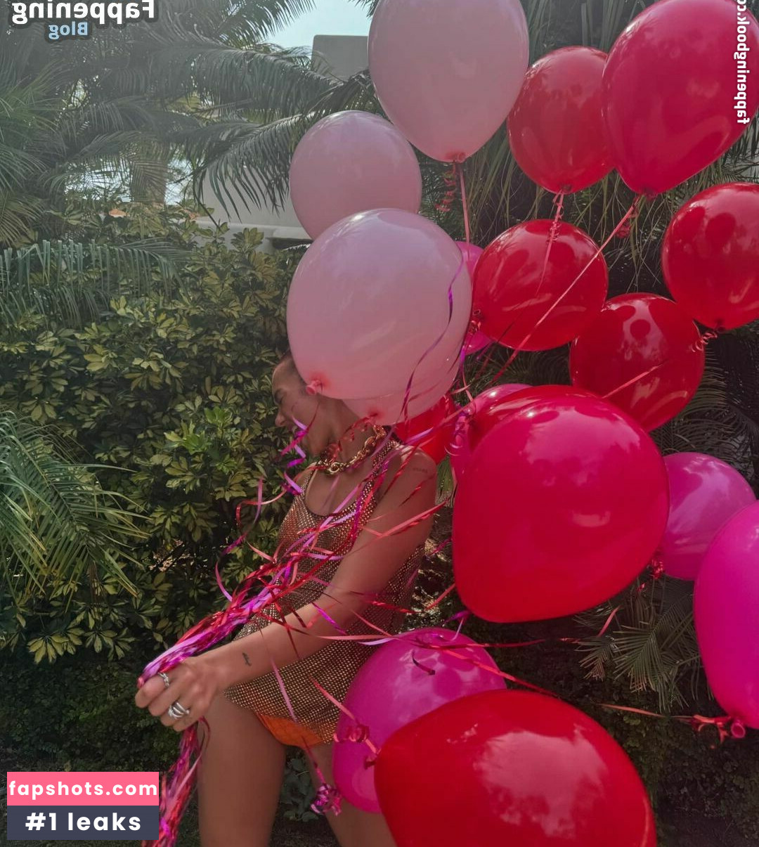 Dua Lipa gallery photo #1039