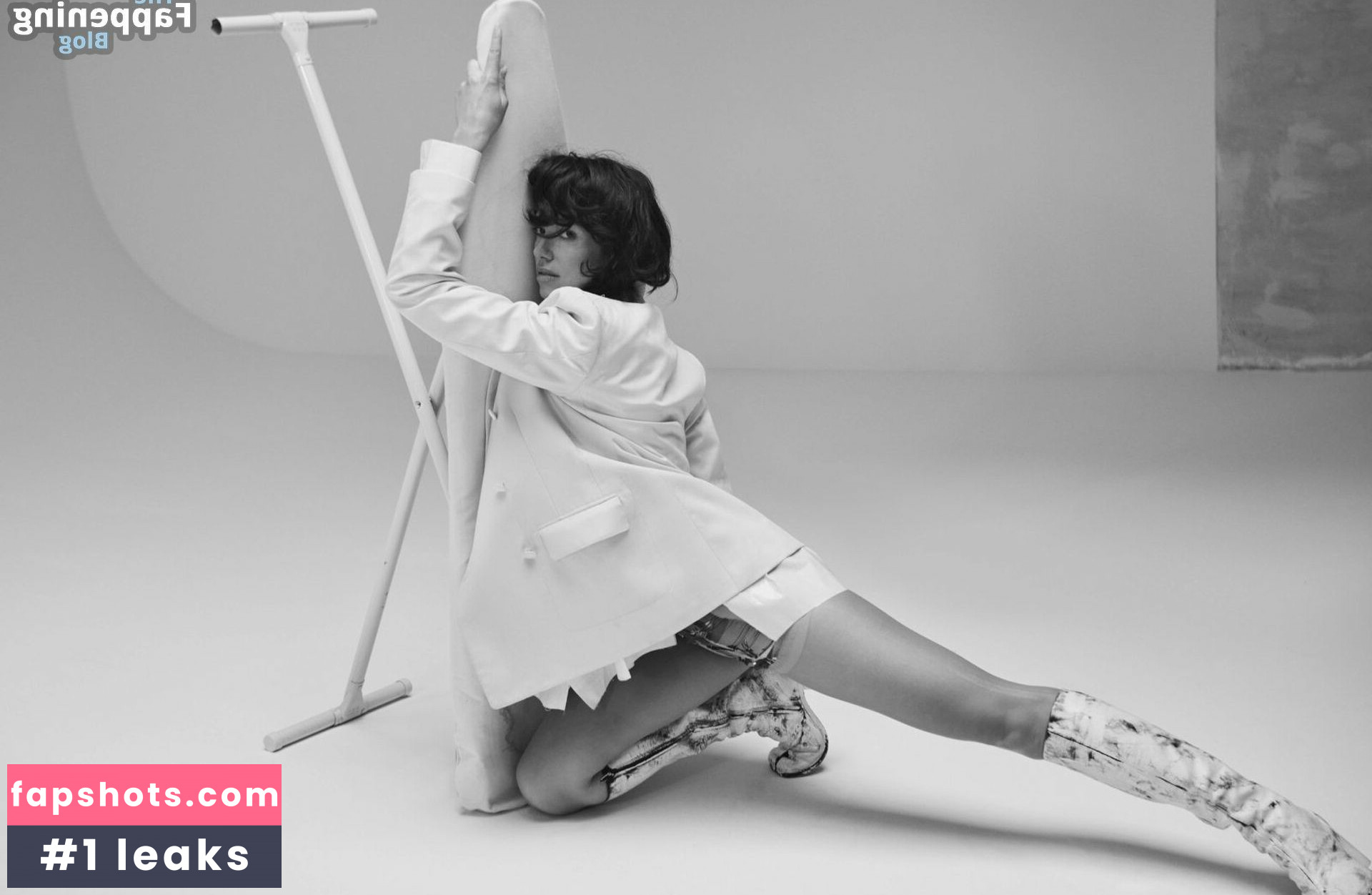 Dua Lipa gallery photo #1559