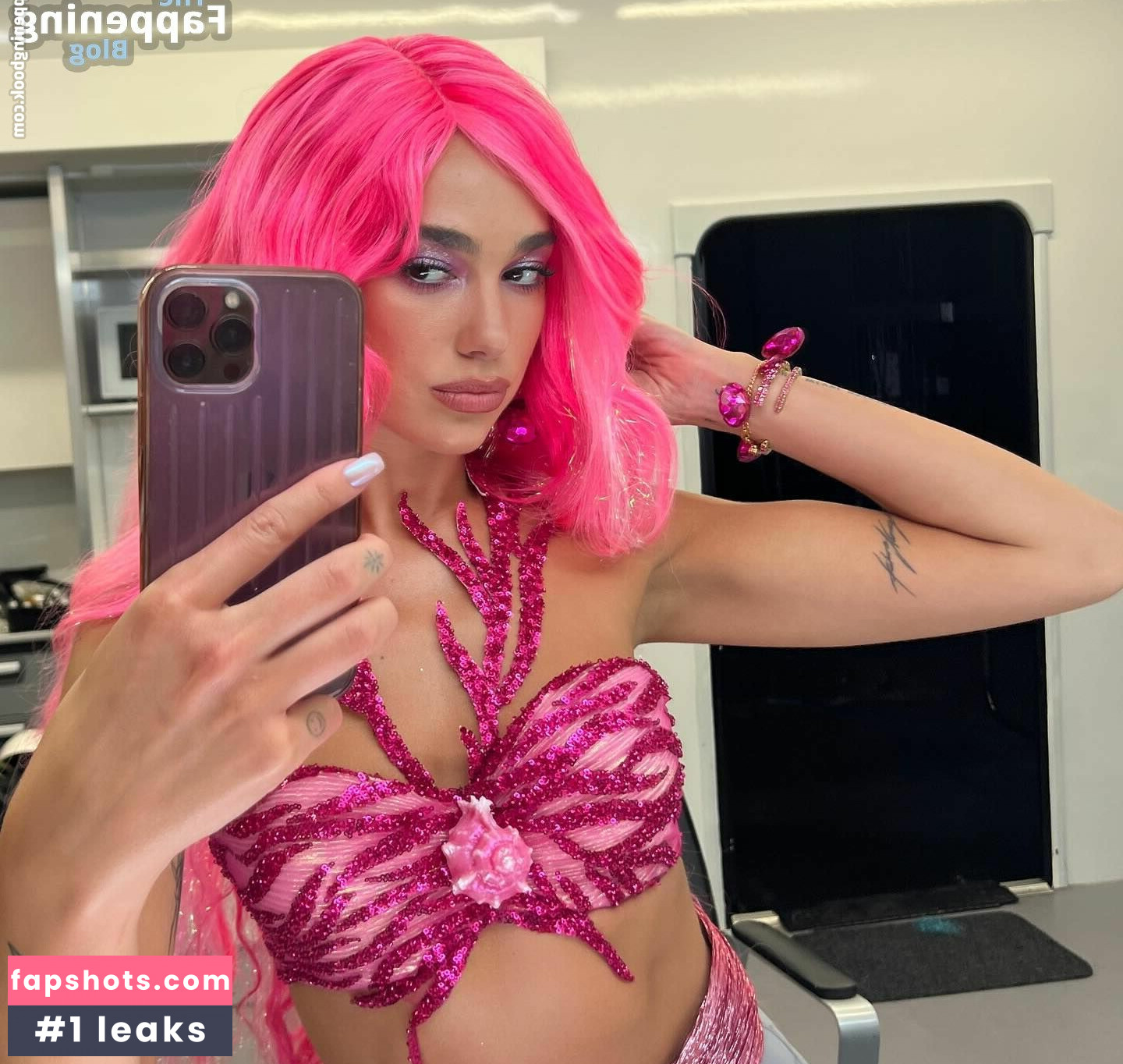 Dua Lipa gallery photo #2149