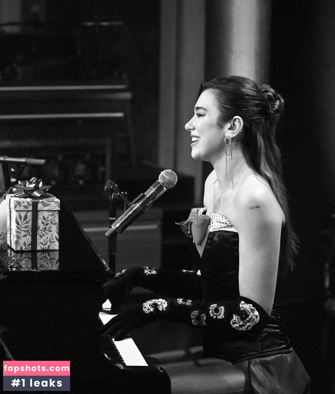 Dua Lipa gallery photo #2214