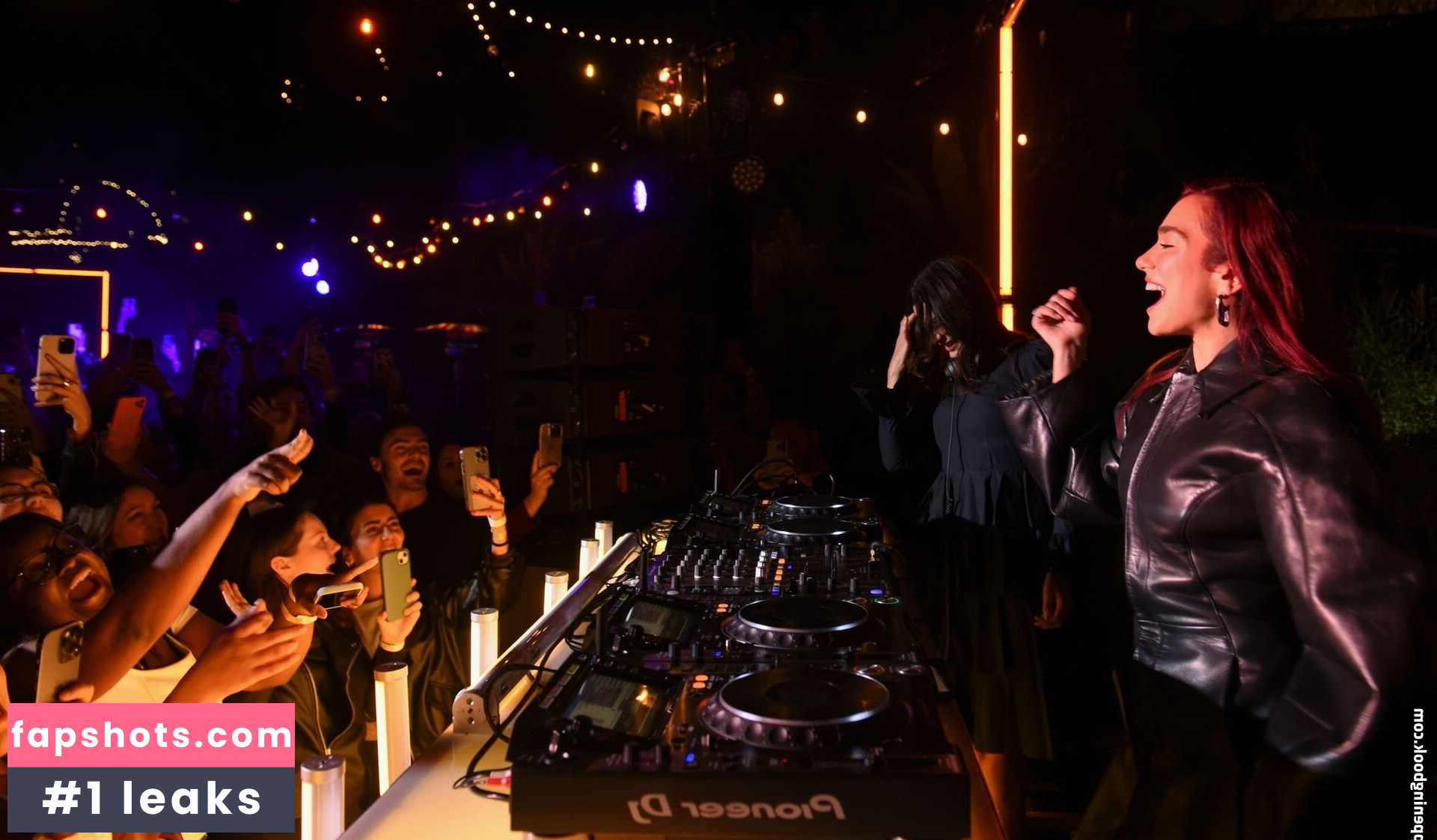 Dua Lipa gallery photo #2292