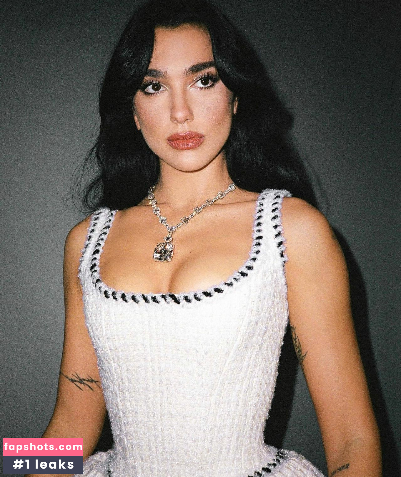 Dua Lipa gallery photo #2358