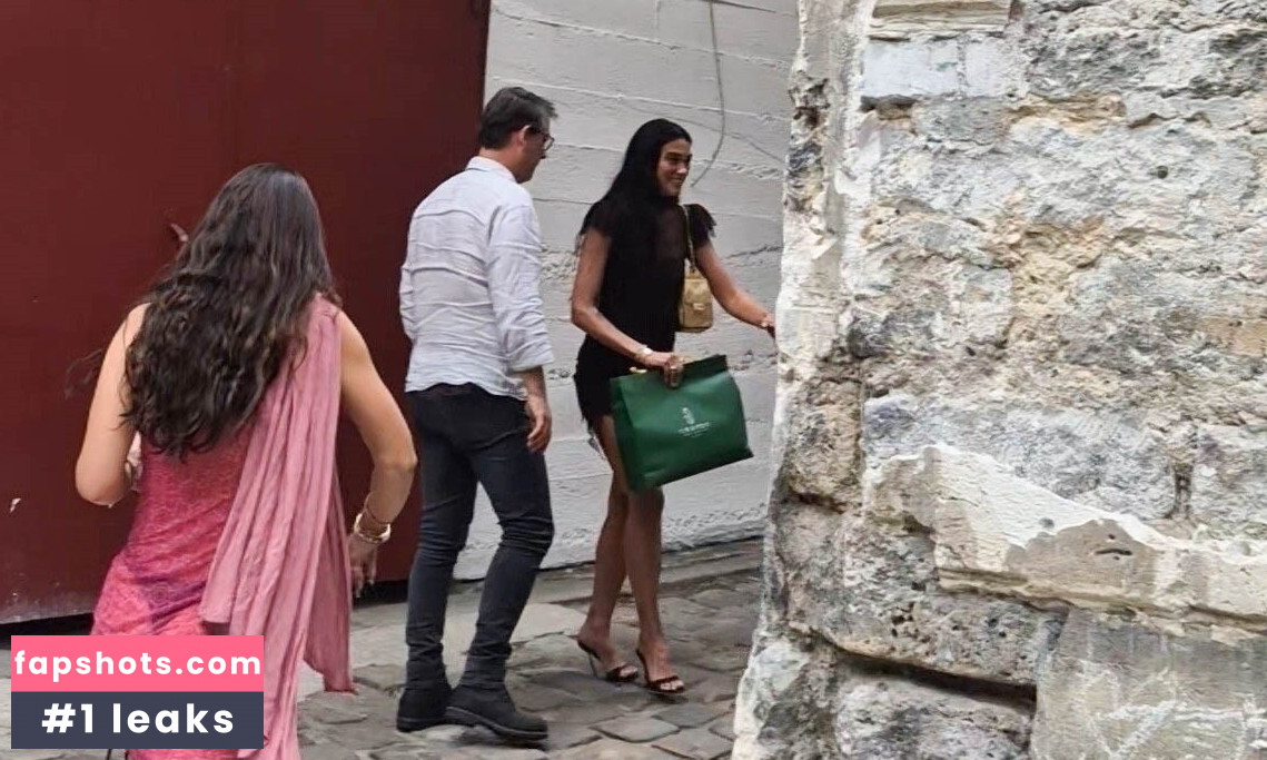 Dua Lipa gallery photo #315