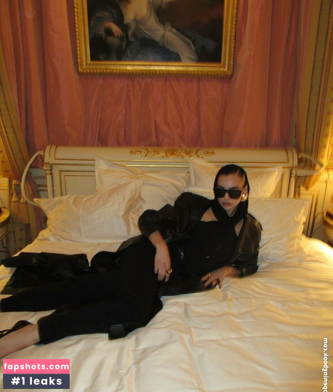 Dua Lipa gallery photo #3344