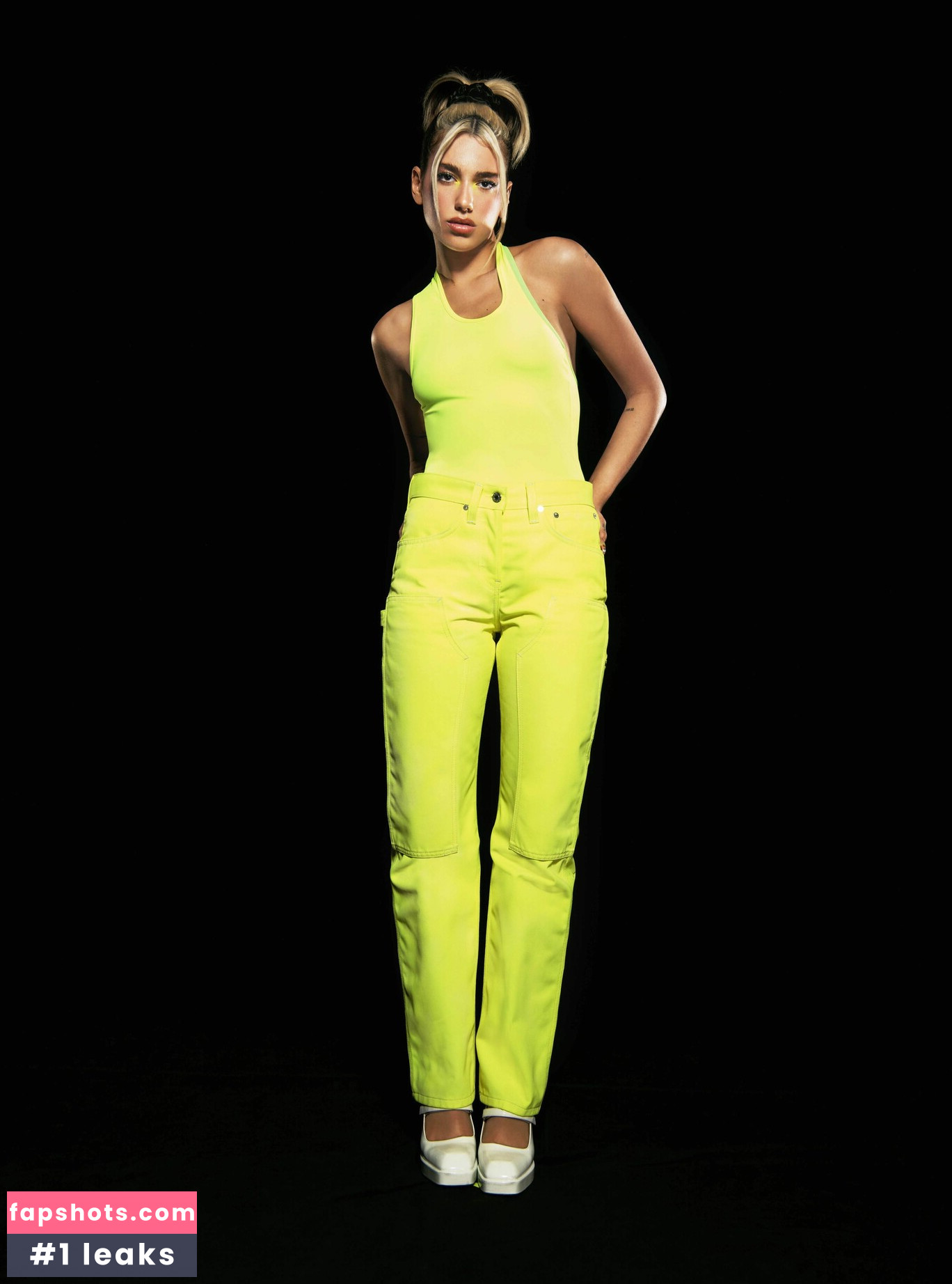 Dua Lipa gallery photo #3701