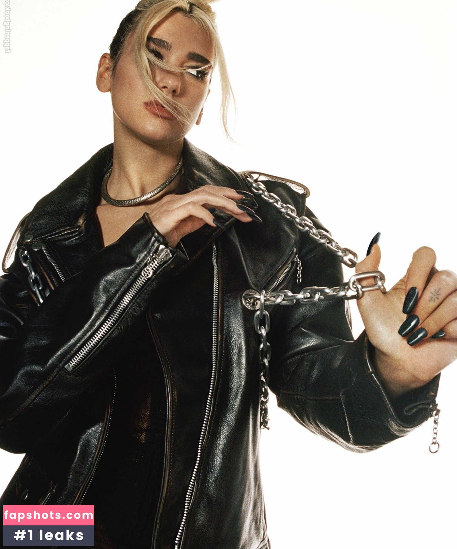 Dua Lipa gallery photo #3709