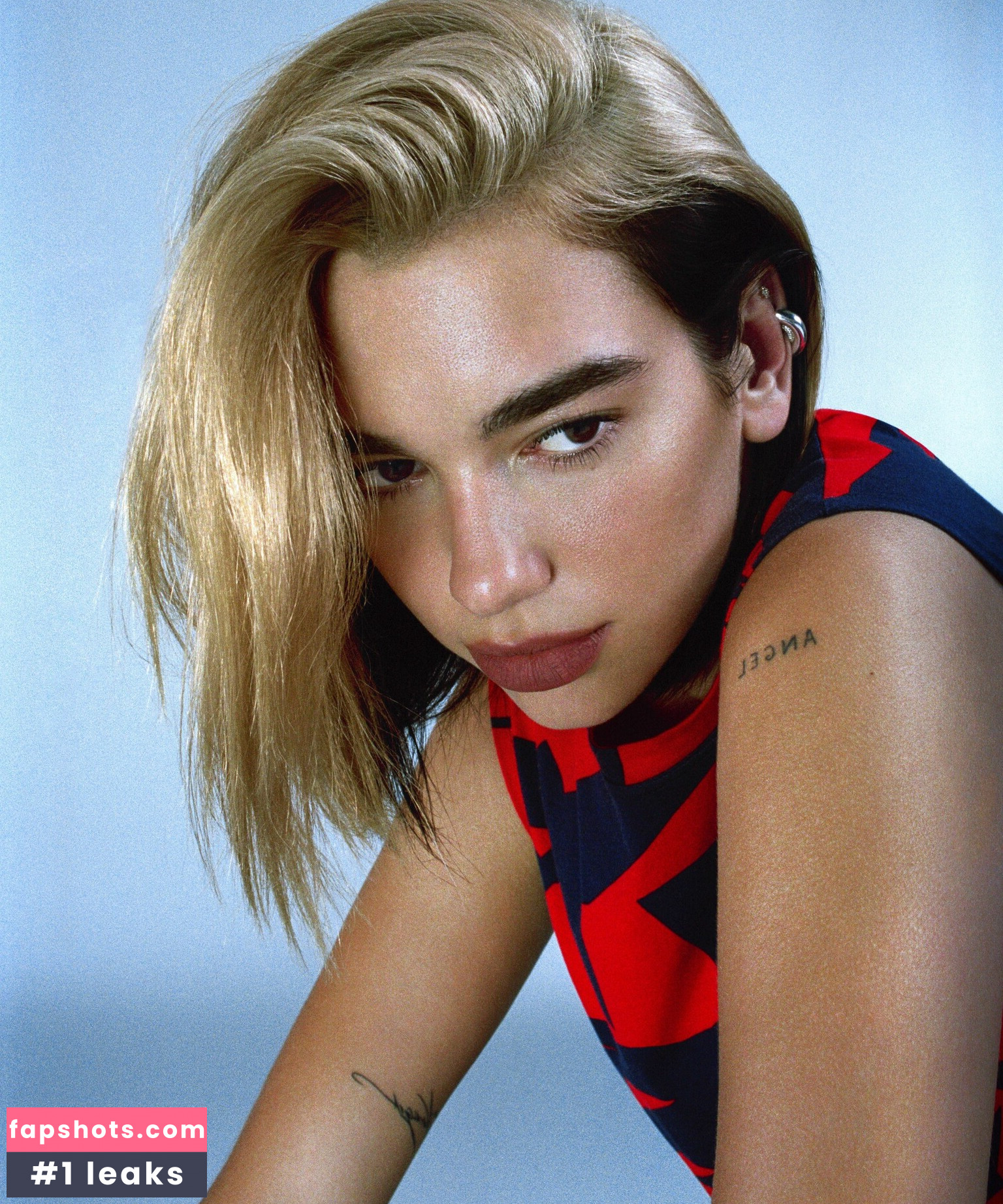 Dua Lipa gallery photo #3718