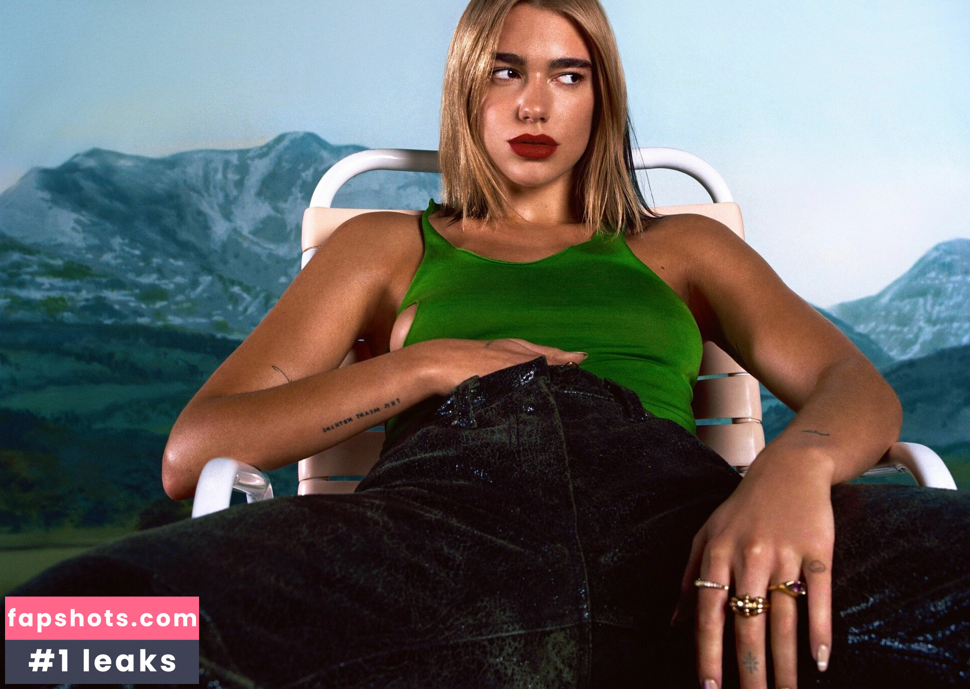 Dua Lipa gallery photo #3722