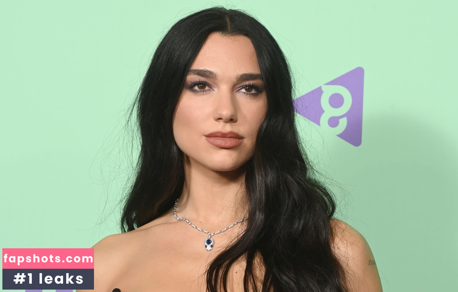 Dua Lipa gallery photo #3860