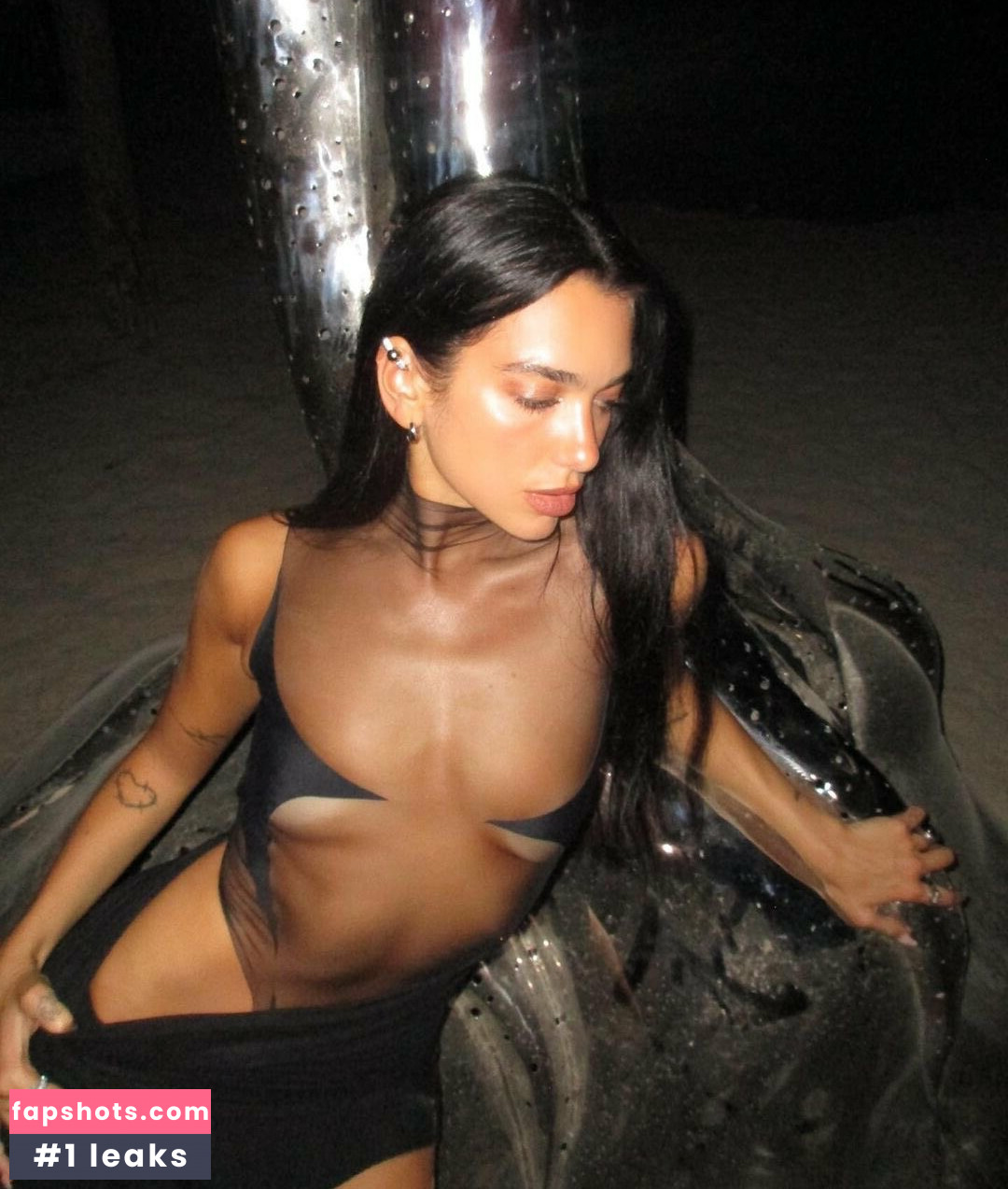 Dua Lipa gallery photo #3933