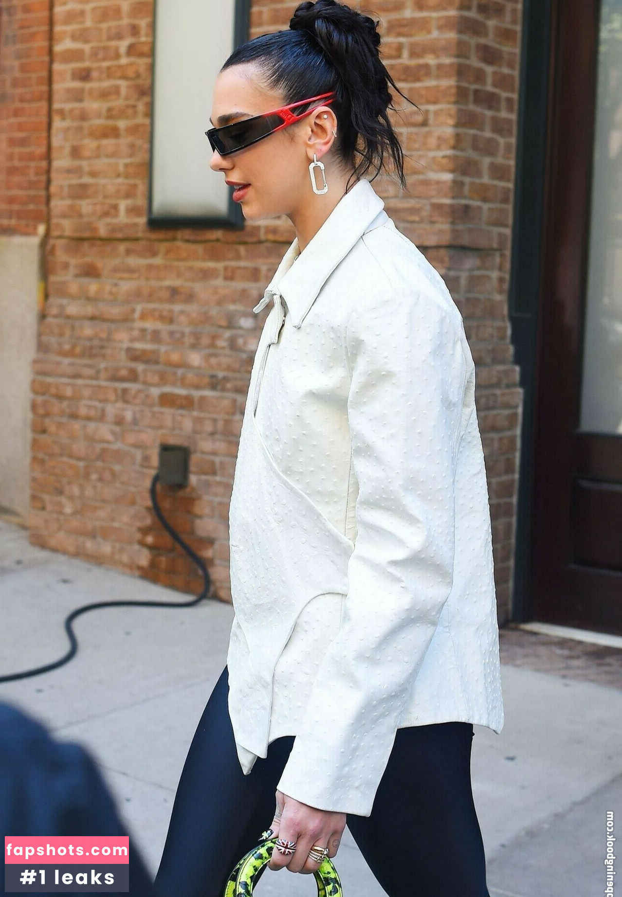 Dua Lipa gallery photo #4067