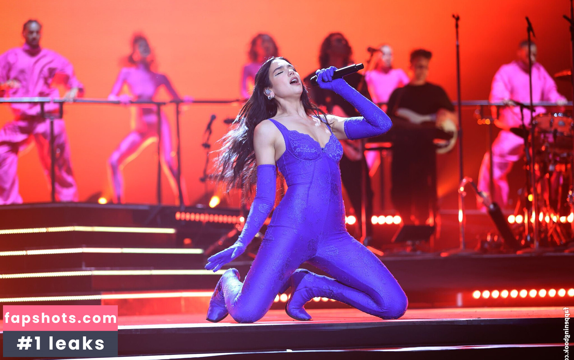 Dua Lipa gallery photo #4100