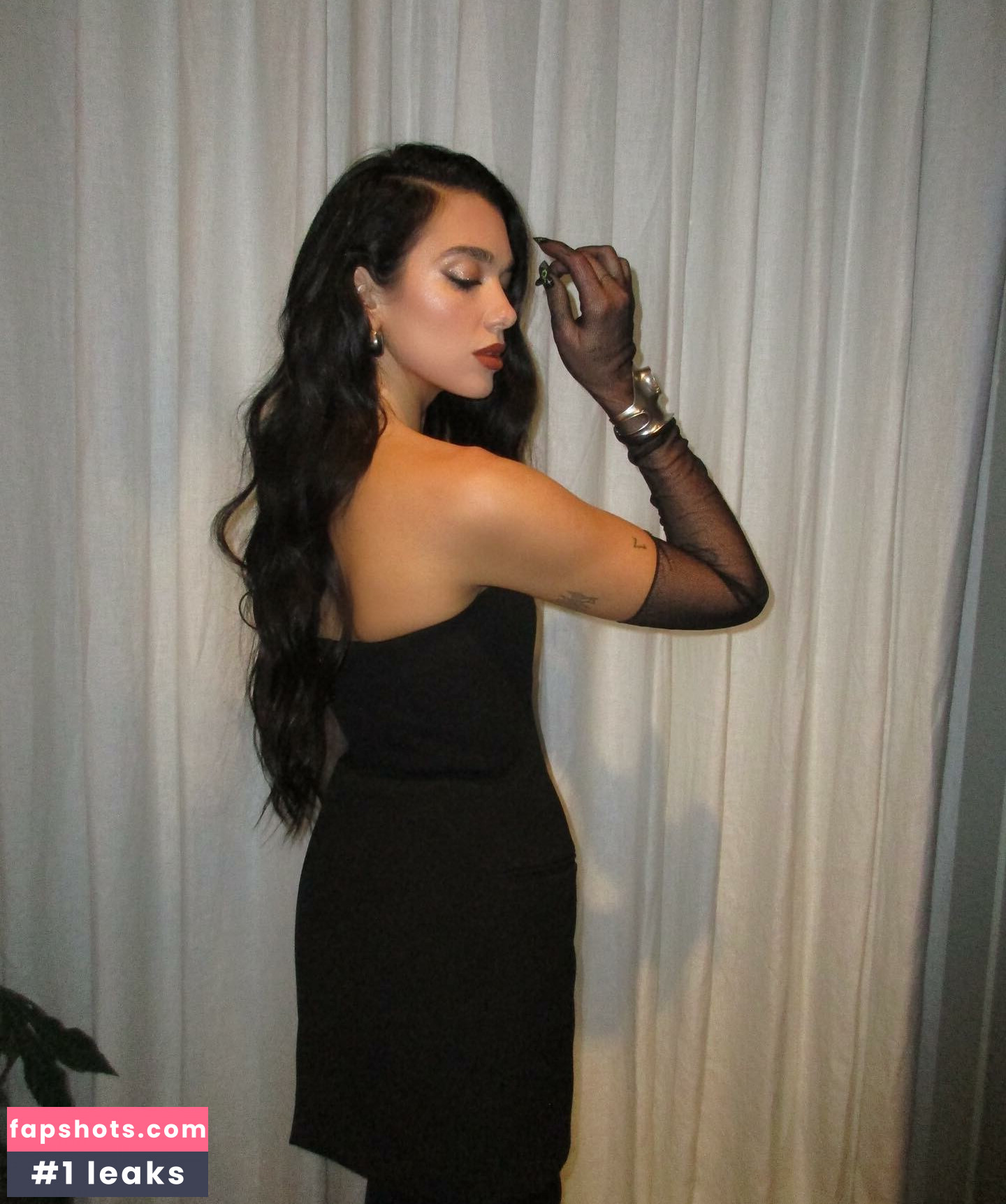 Dua Lipa gallery photo #4141