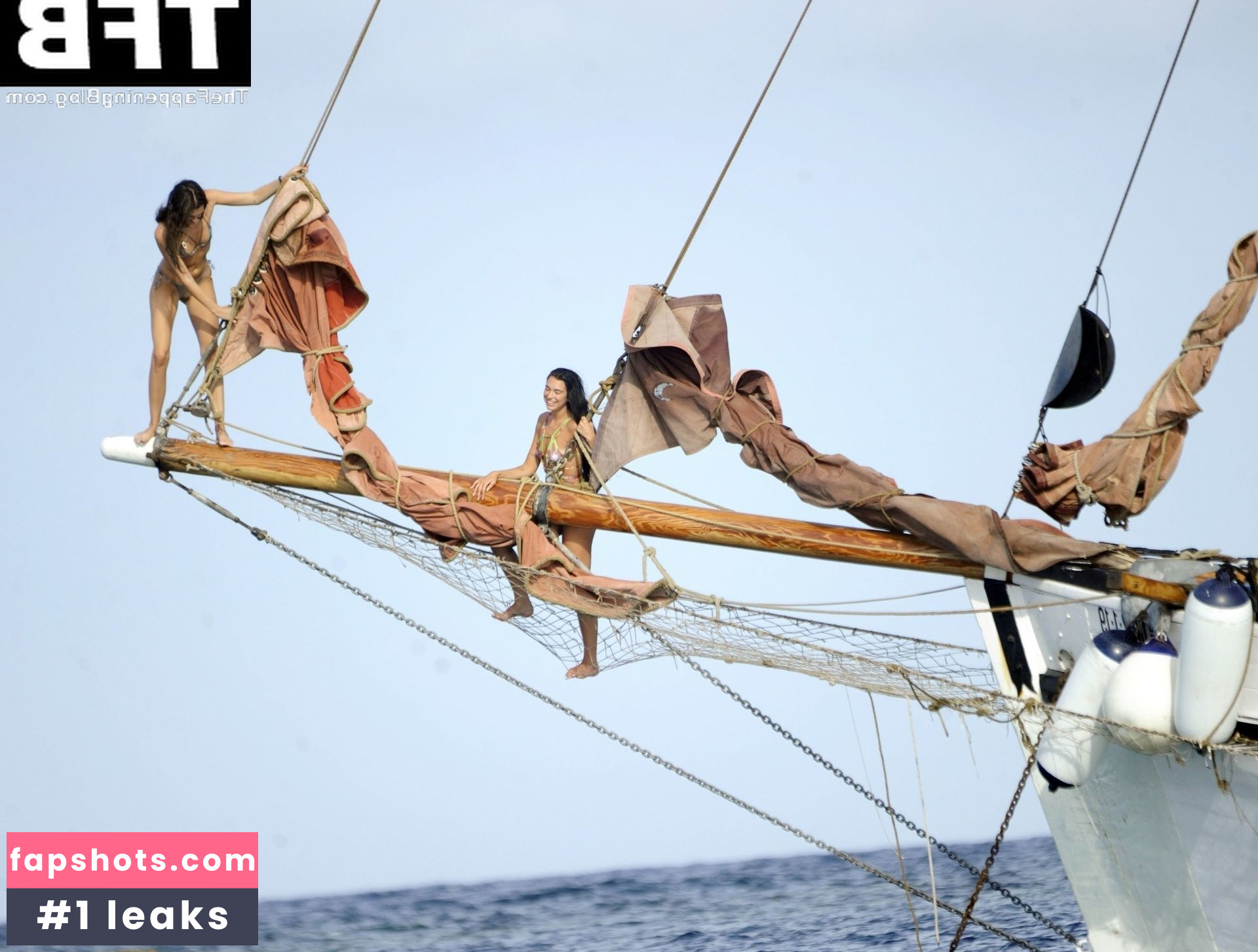 Dua Lipa gallery photo #4299