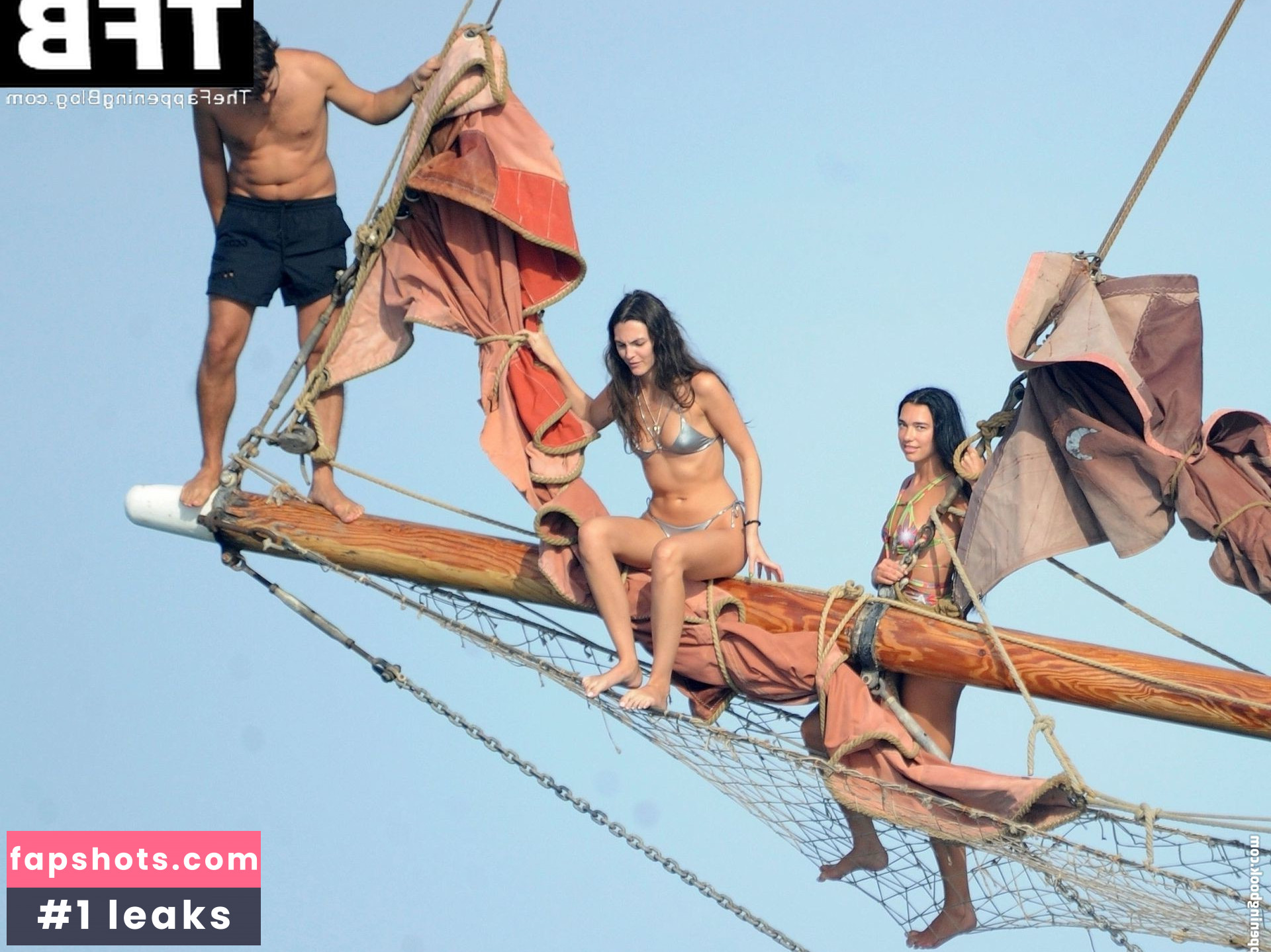 Dua Lipa gallery photo #4304