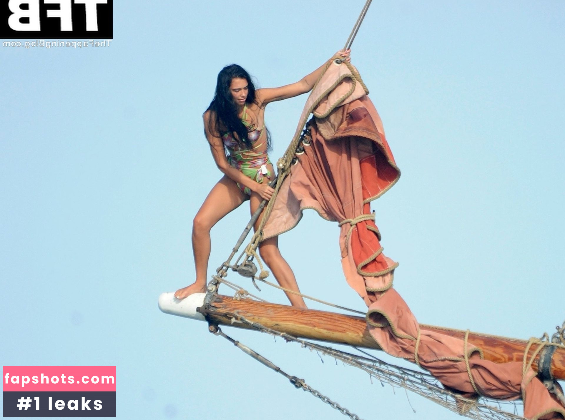 Dua Lipa gallery photo #4320