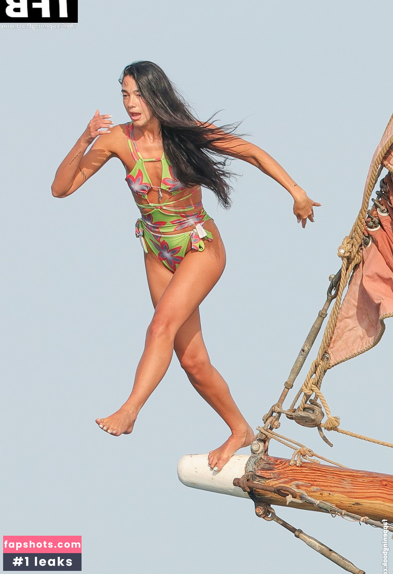 Dua Lipa gallery photo #4353