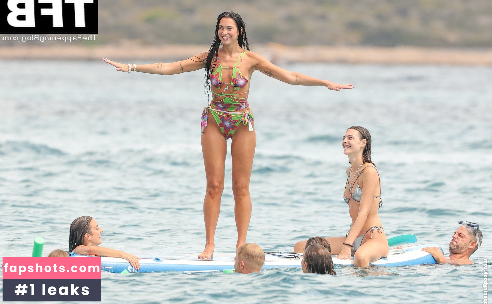 Dua Lipa gallery photo #4402