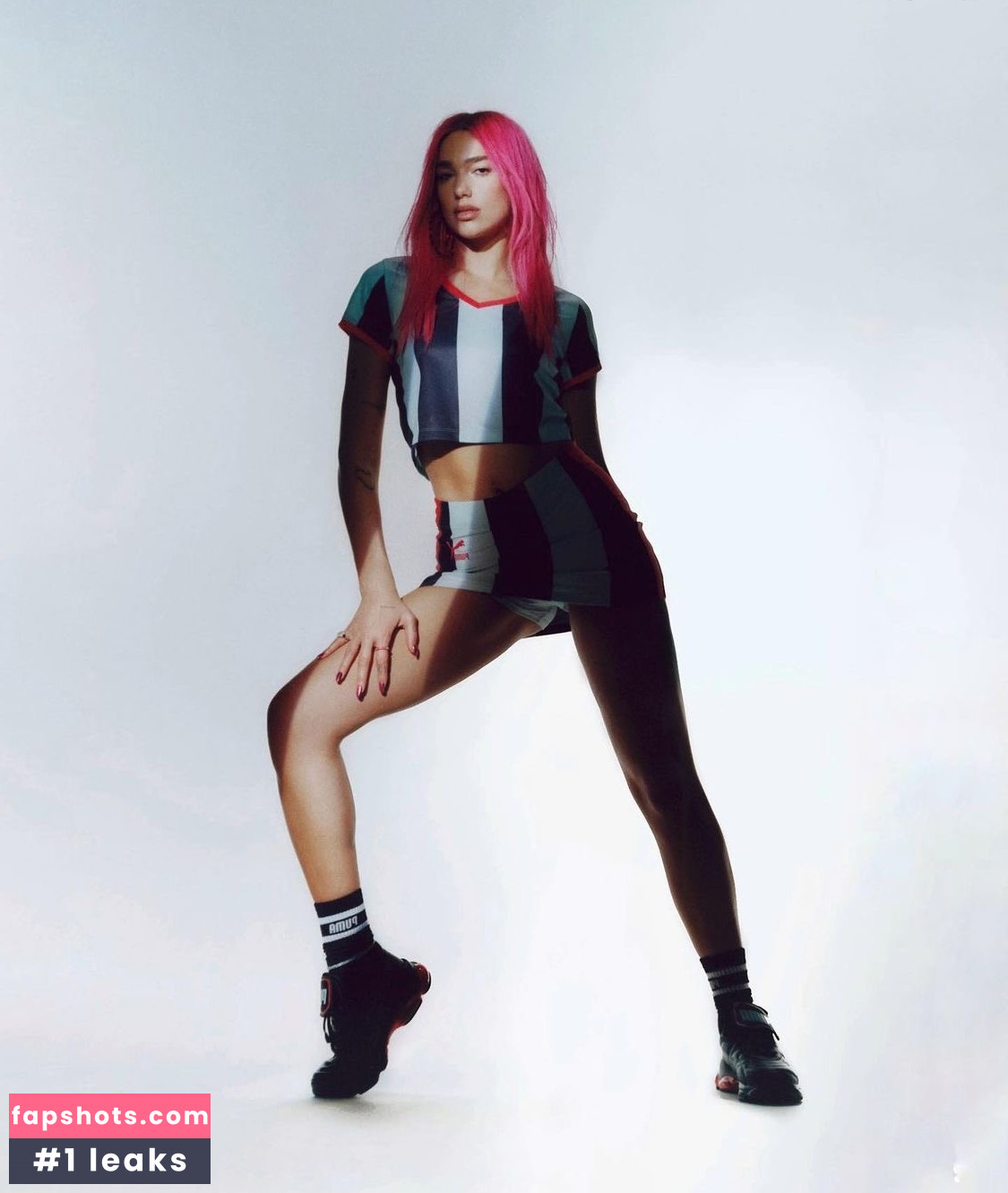 Dua Lipa gallery photo #4585