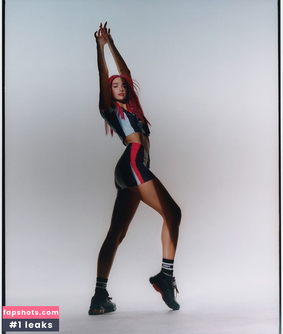 Dua Lipa gallery photo #4587