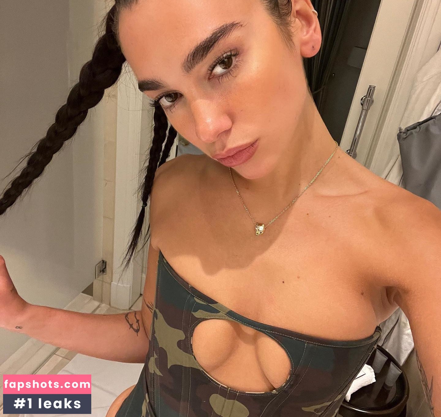 Dua Lipa gallery photo #4593