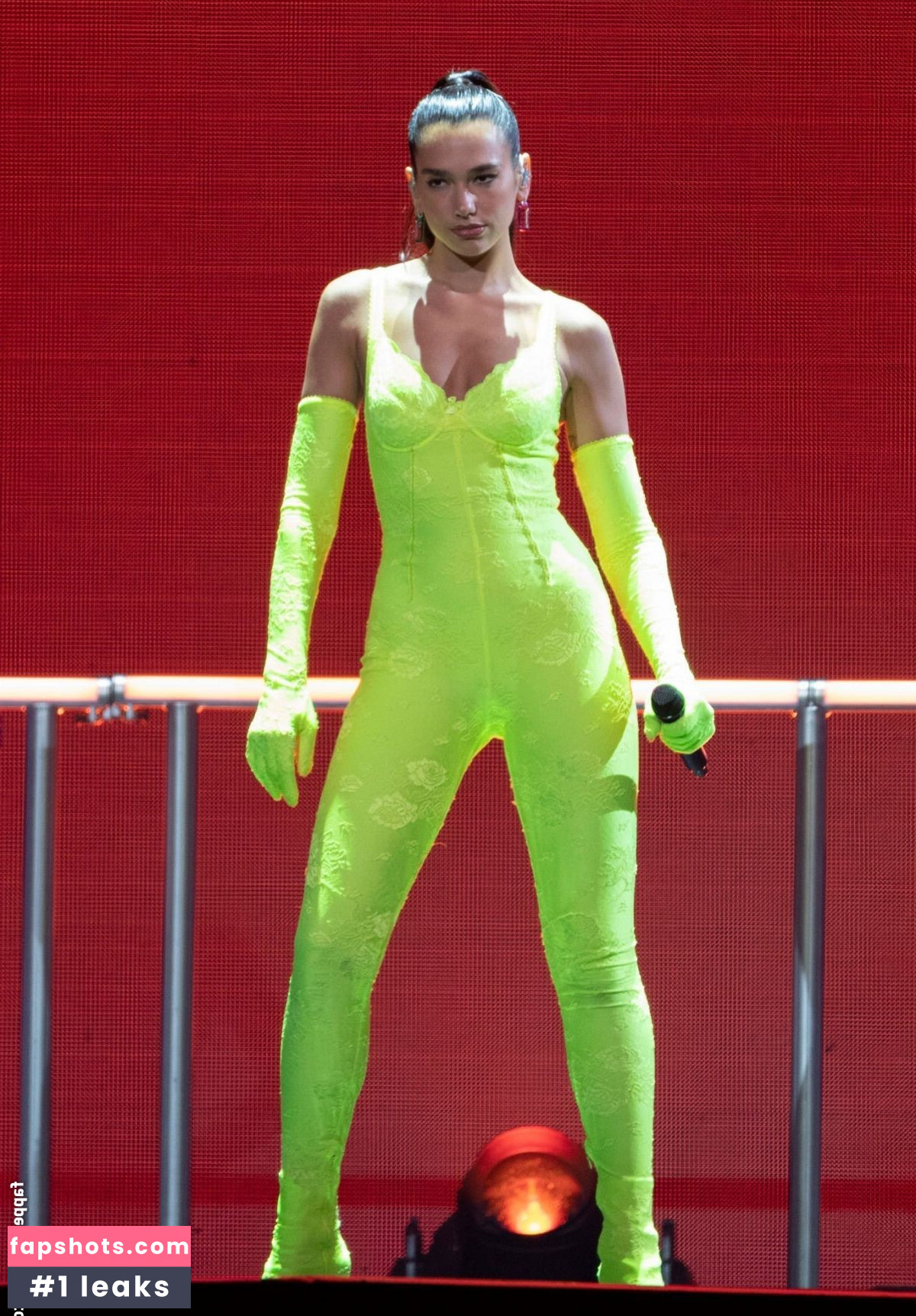 Dua Lipa gallery photo #4926