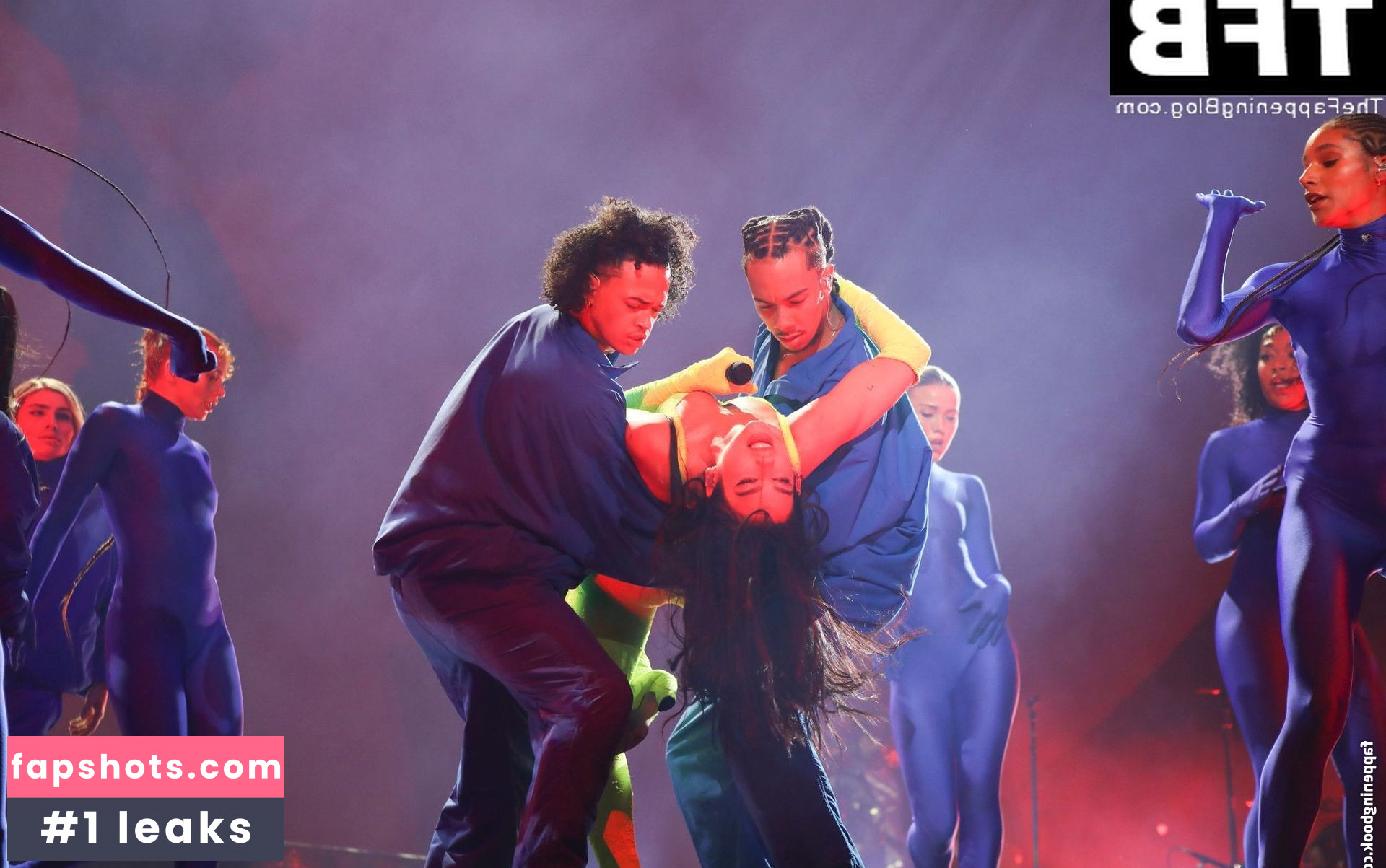 Dua Lipa gallery photo #5040