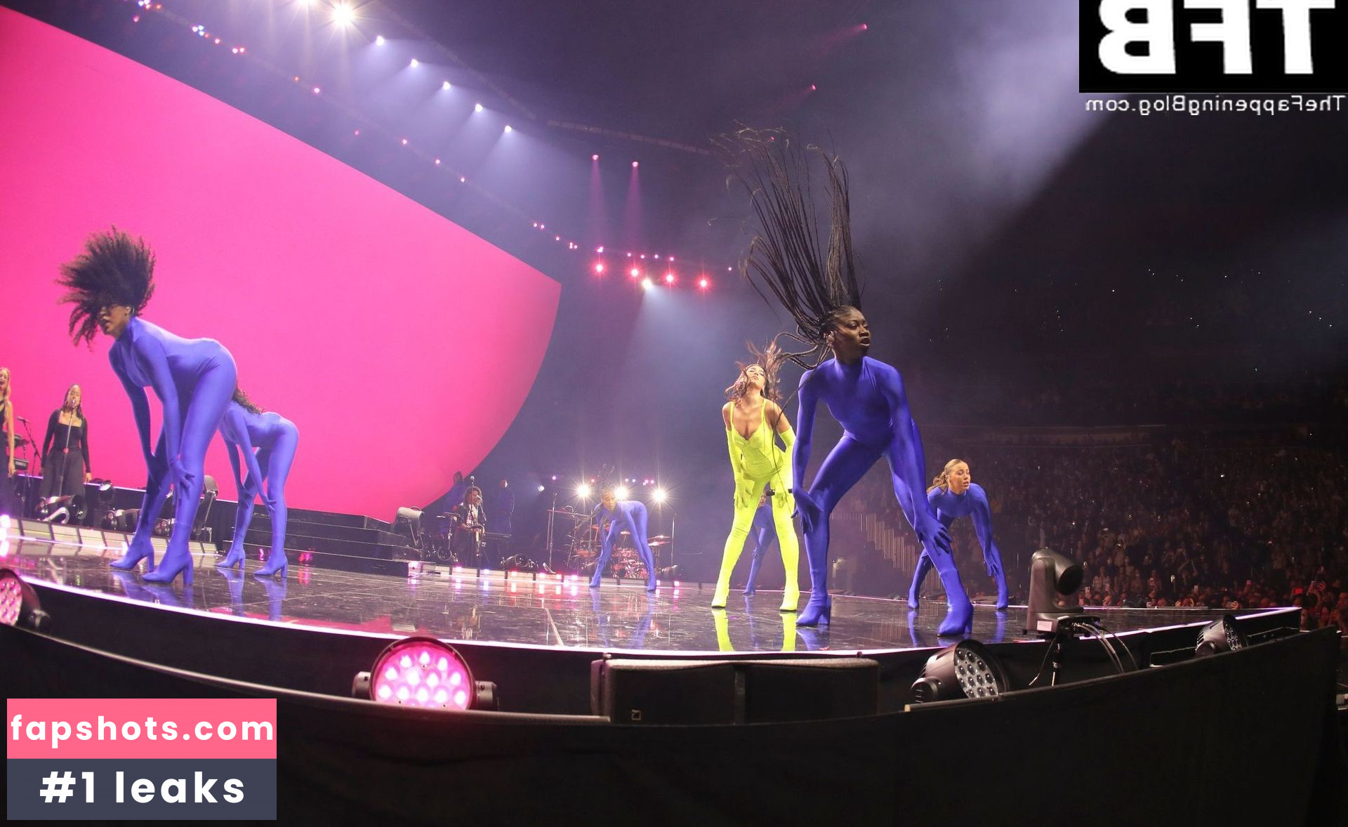 Dua Lipa gallery photo #5060