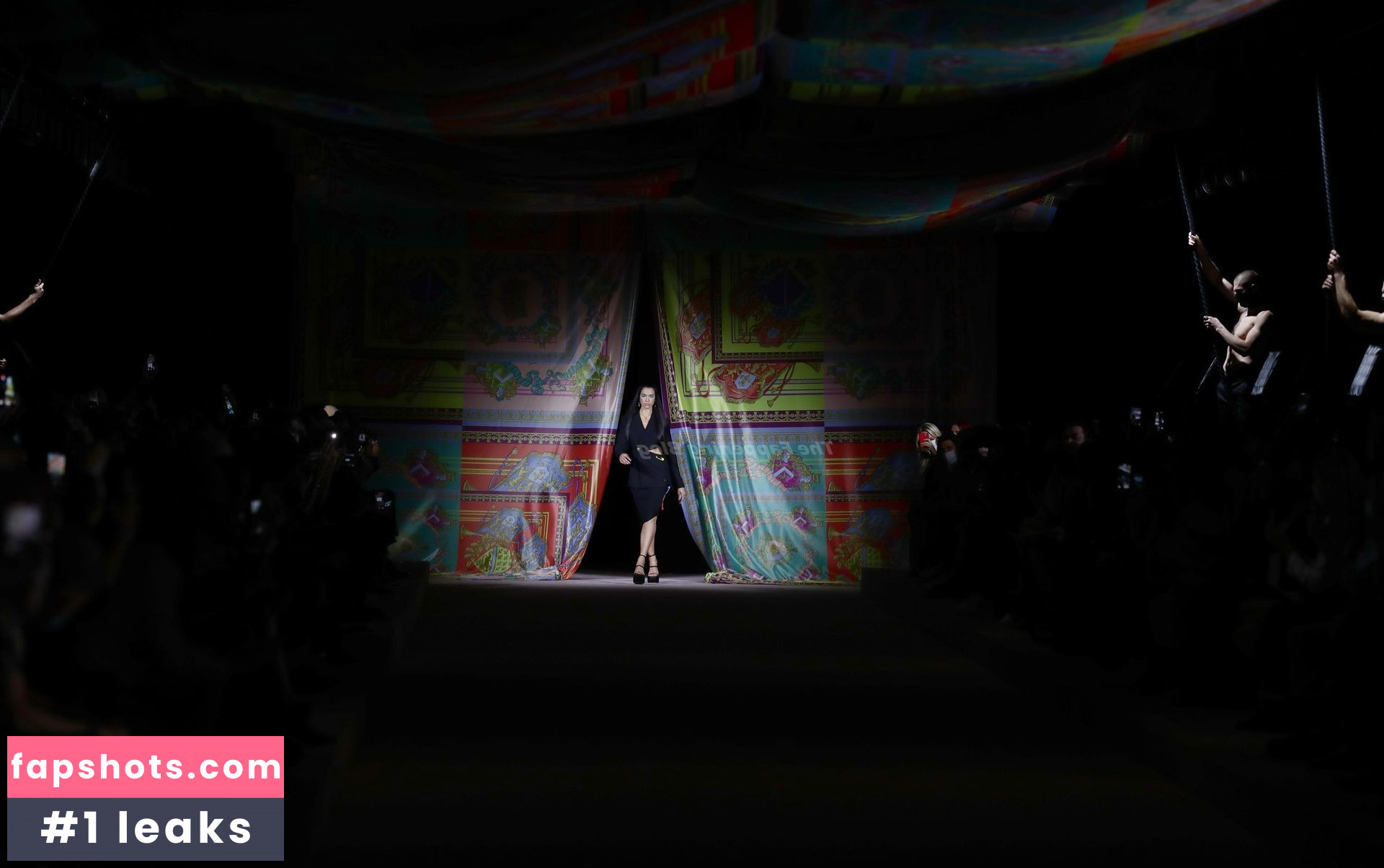 Dua Lipa gallery photo #5706