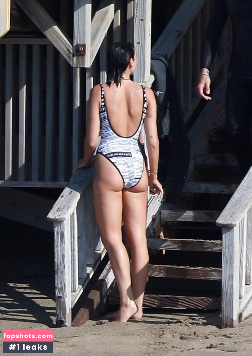 Dua Lipa gallery photo #5874