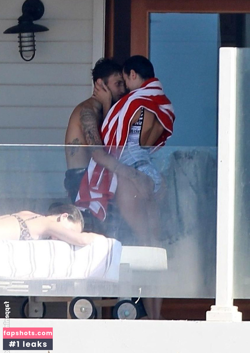 Dua Lipa gallery photo #5881