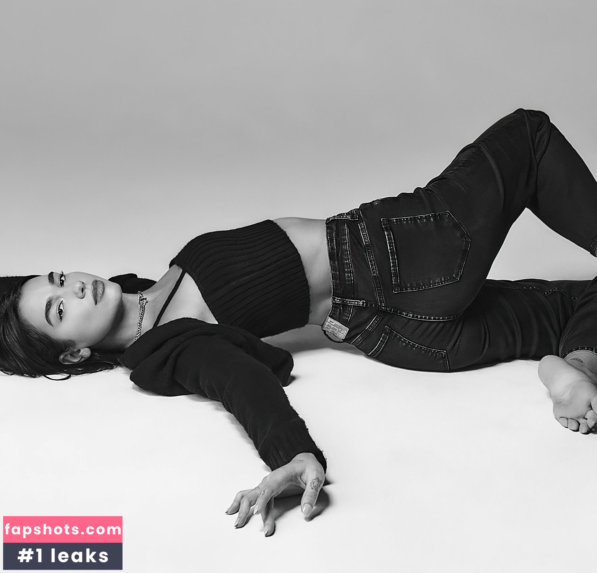 Dua Lipa gallery photo #5912