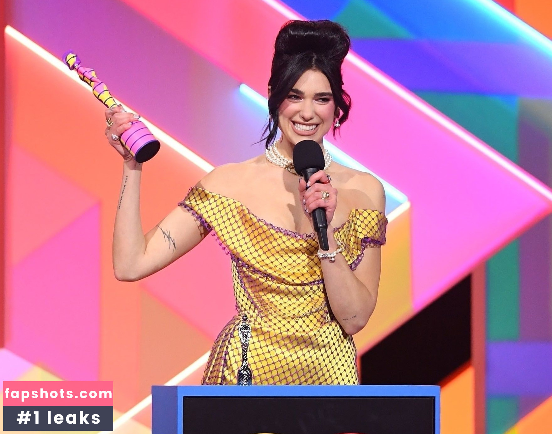 Dua Lipa gallery photo #6307