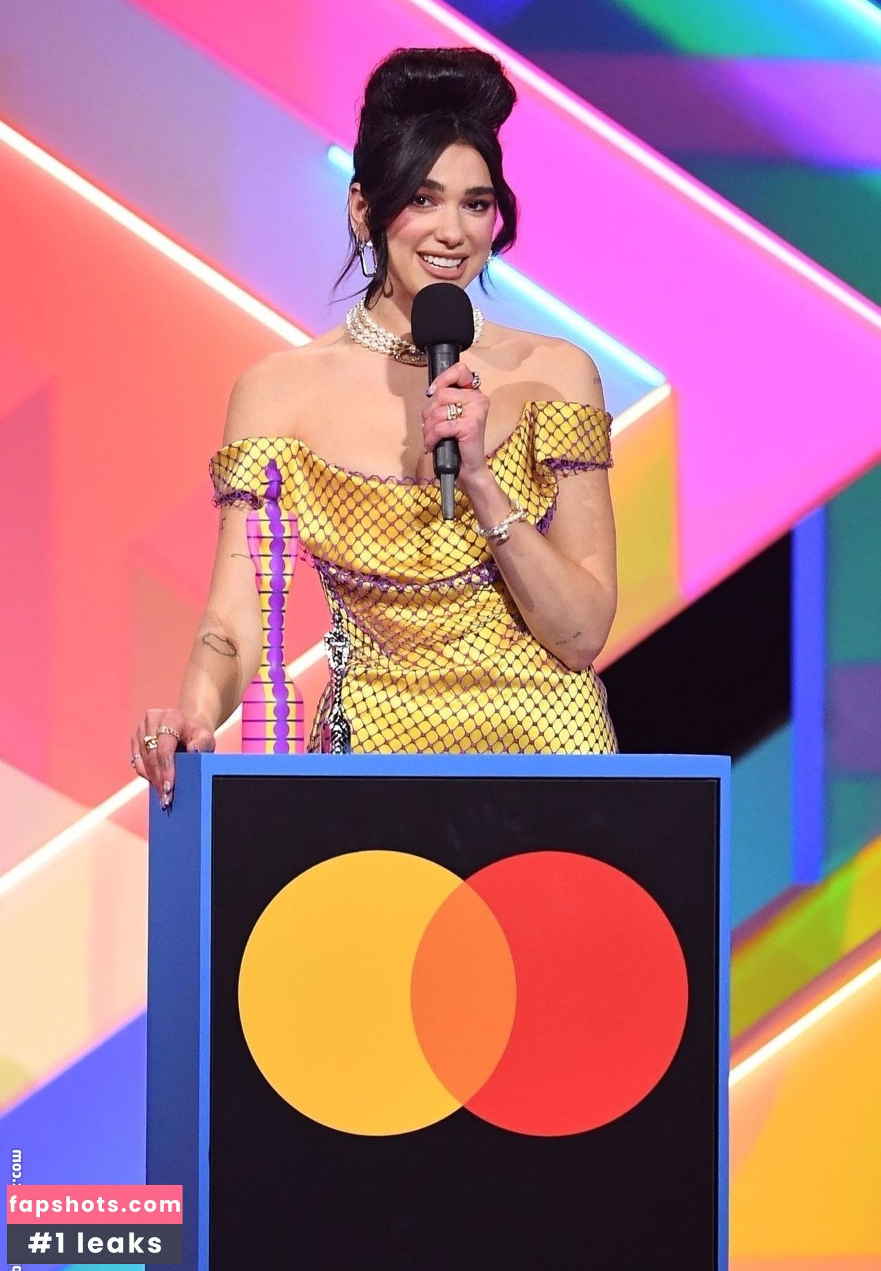 Dua Lipa gallery photo #6309