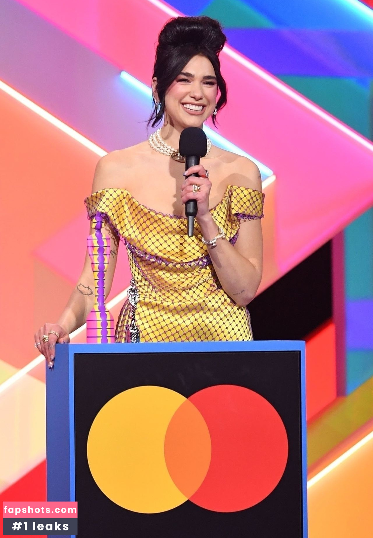 Dua Lipa gallery photo #6310