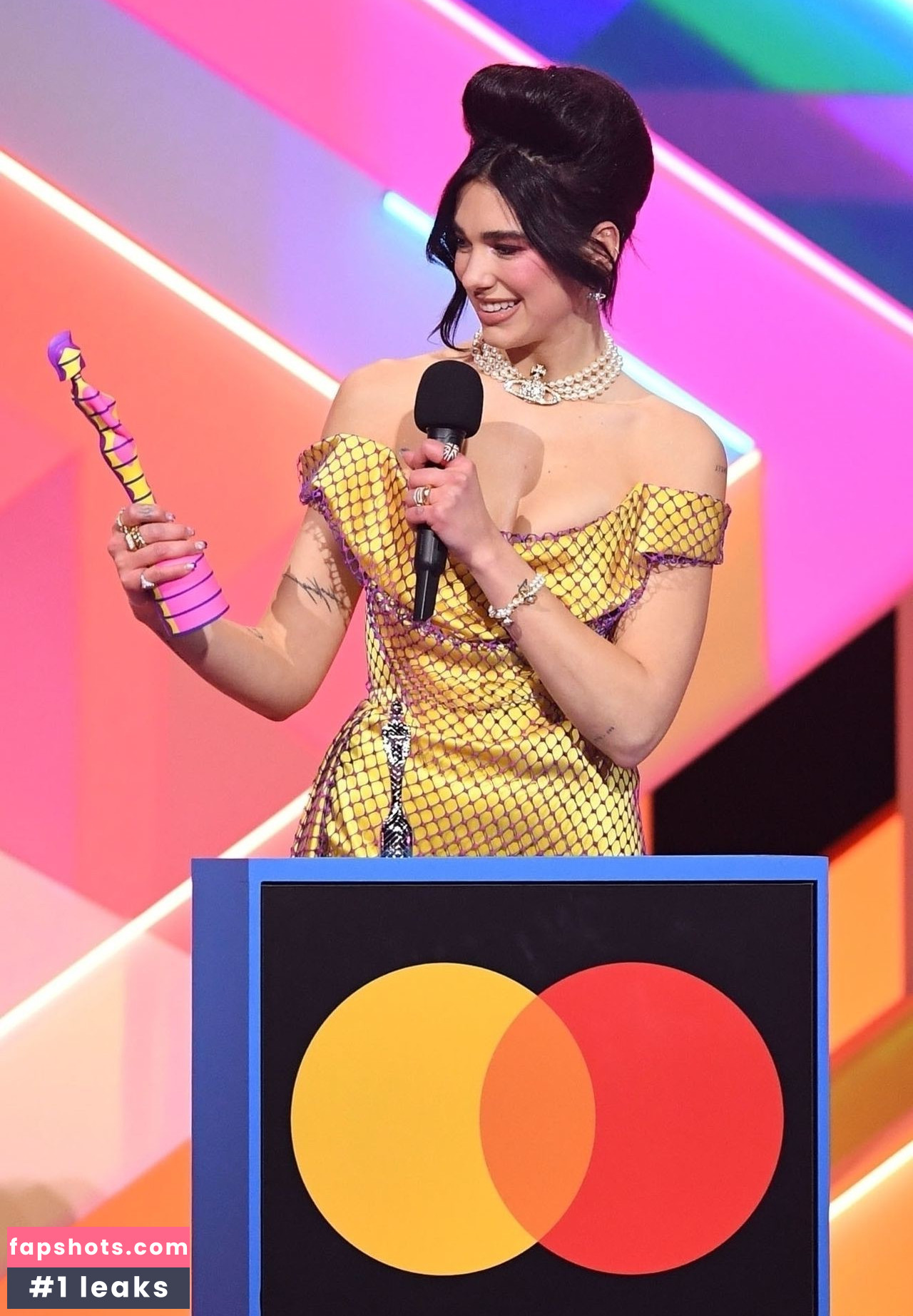 Dua Lipa gallery photo #6314