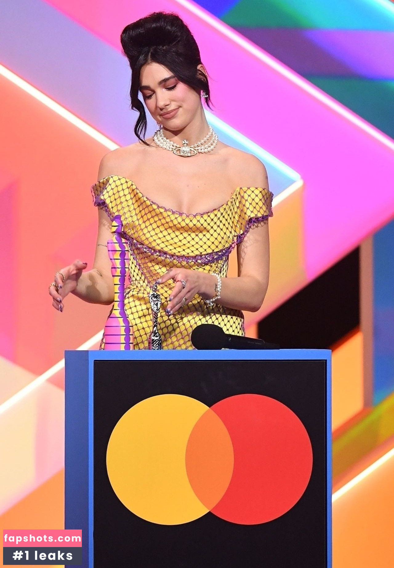 Dua Lipa gallery photo #6315