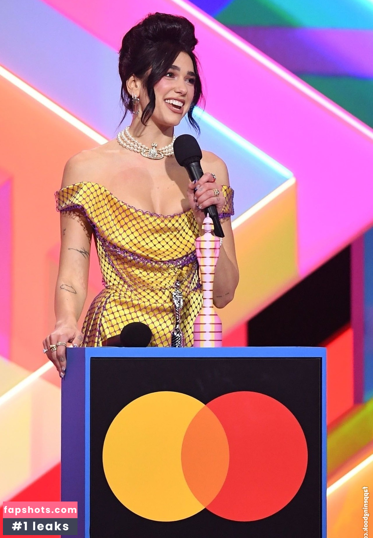 Dua Lipa gallery photo #6321