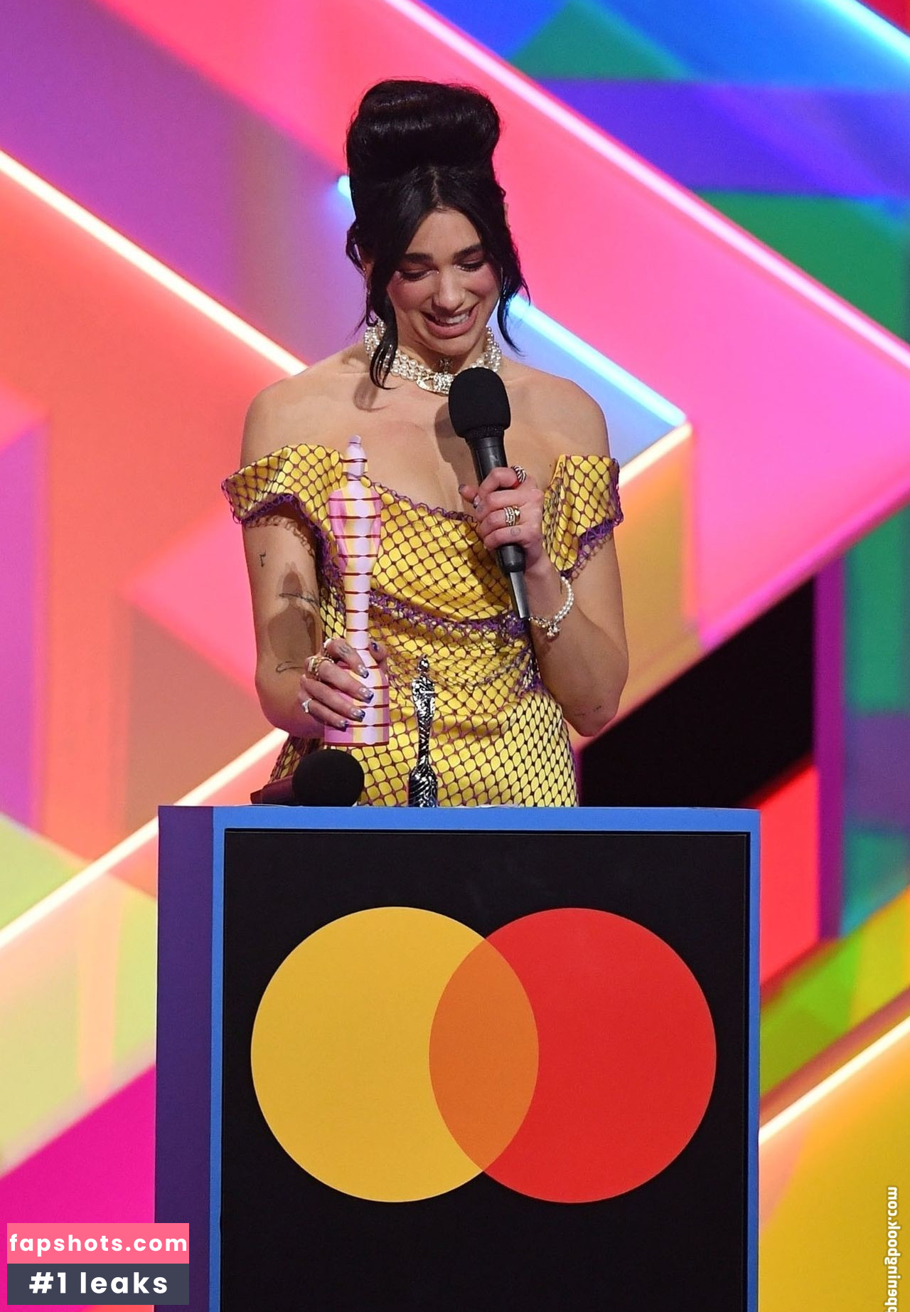 Dua Lipa gallery photo #6323